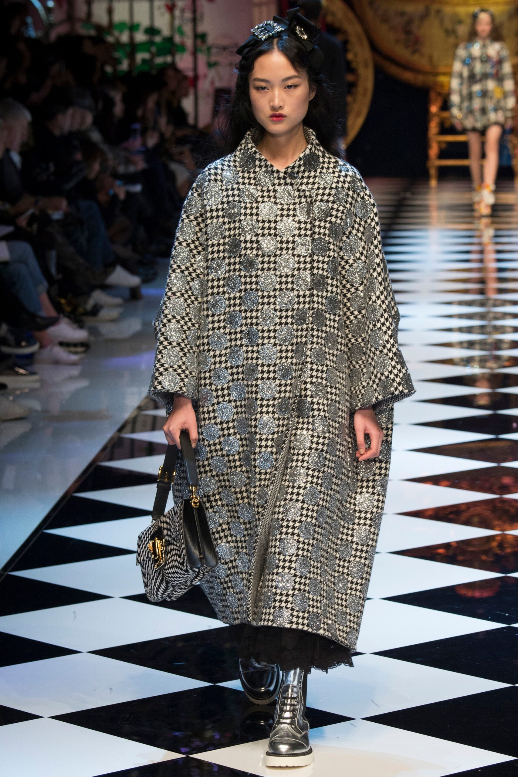 Dolce & Gabbana F/W 16 Look 28