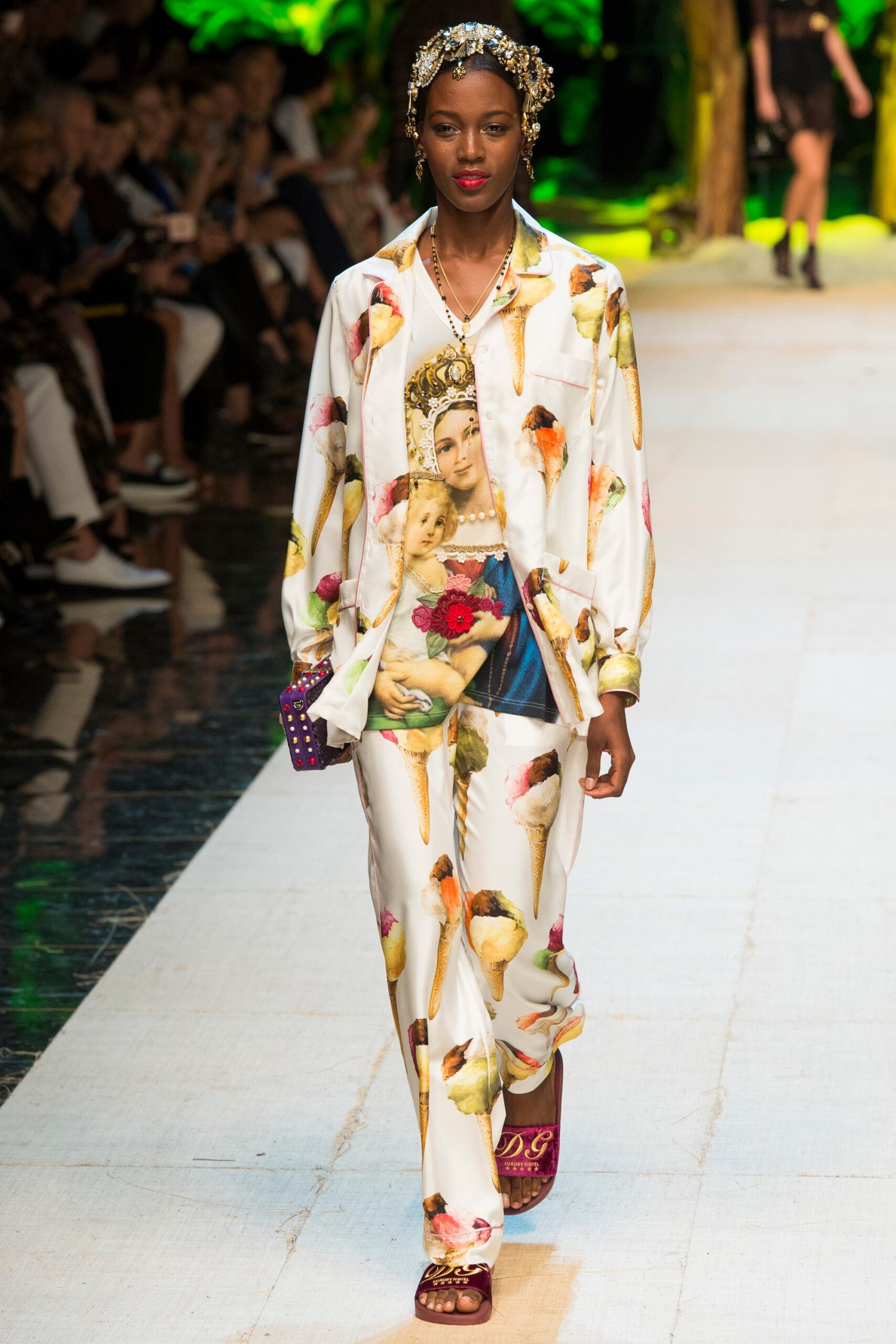 Dolce & Gabbana S/S 17 Look 33
