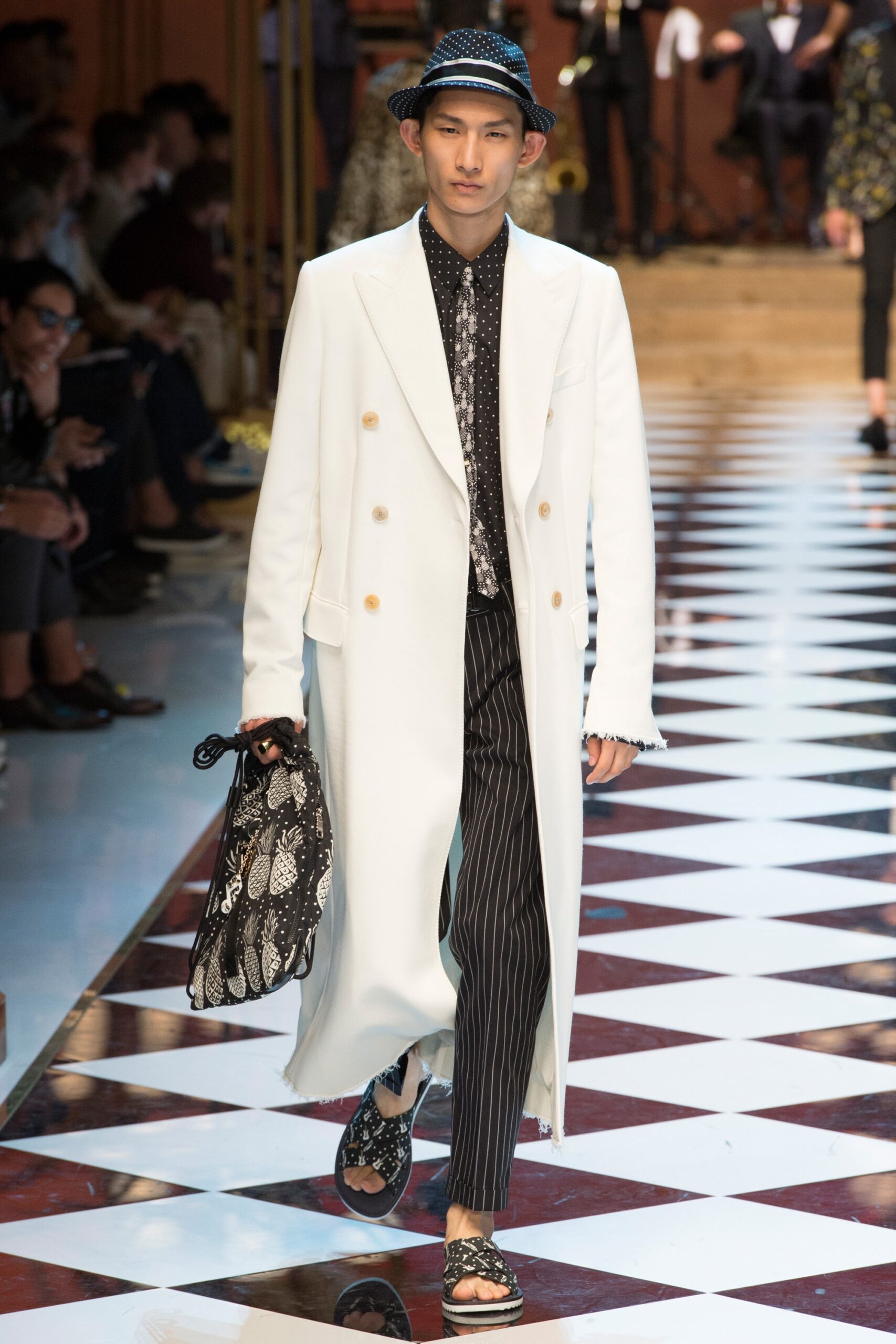 Dolce & Gabbana S/S 17 Menswear Look 30