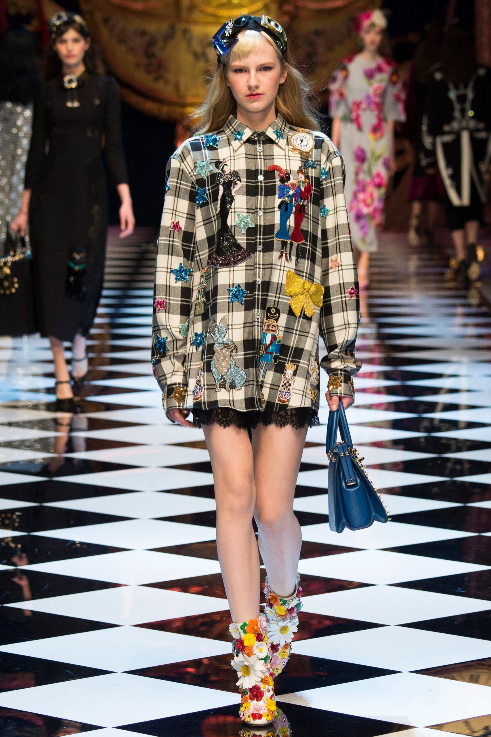 Dolce & Gabbana F/W 16 Look 30
