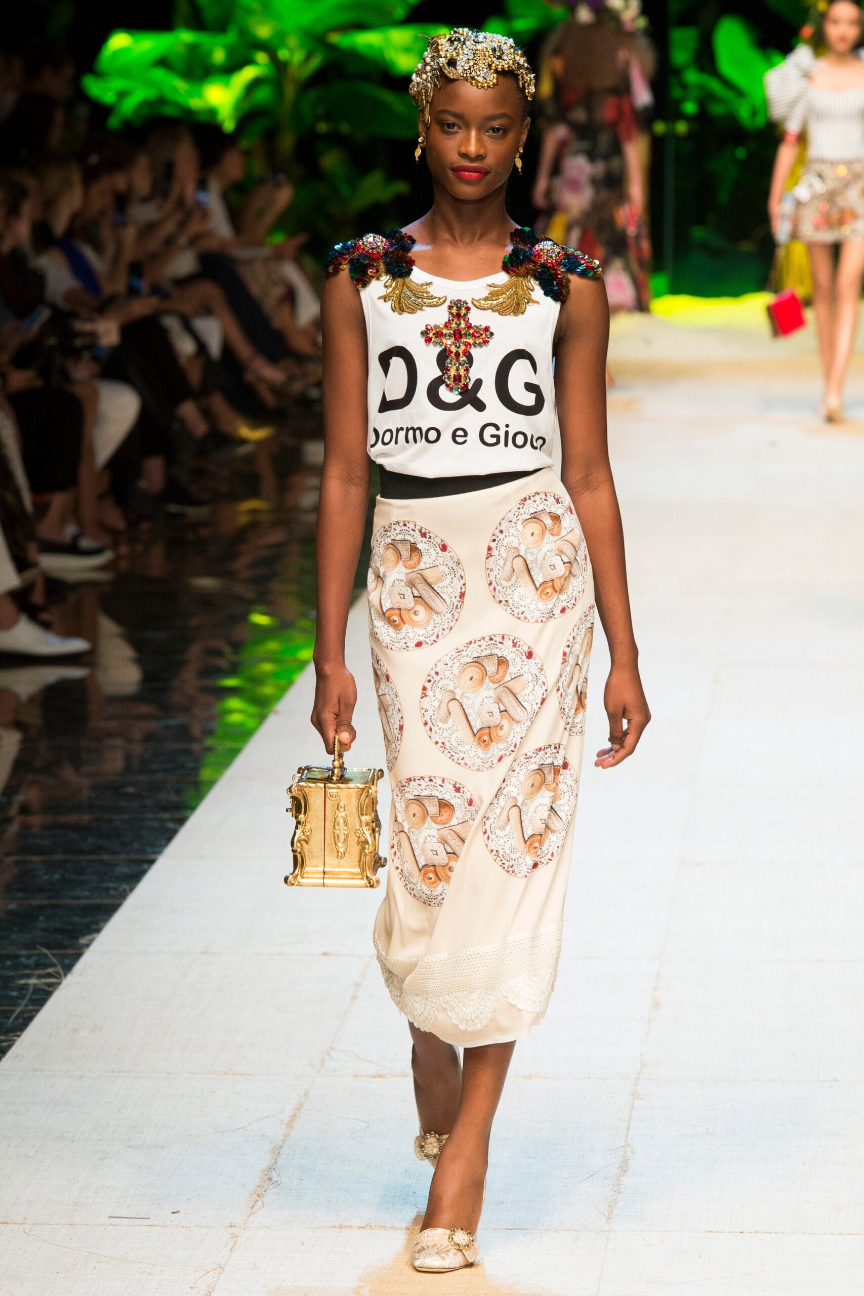 Dolce & Gabbana S/S 17 Look 39