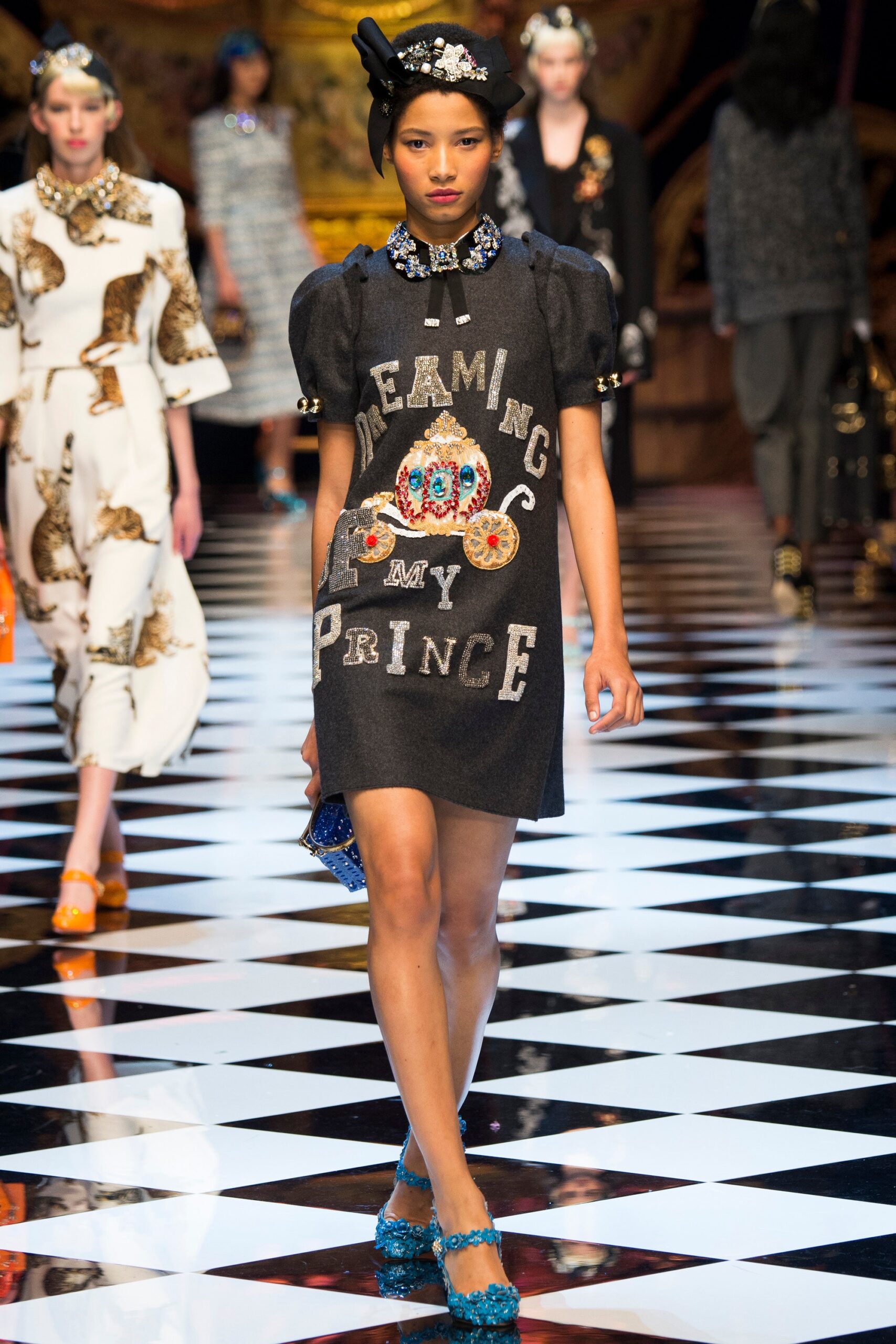 Dolce & Gabbana F/W 16 Look 34