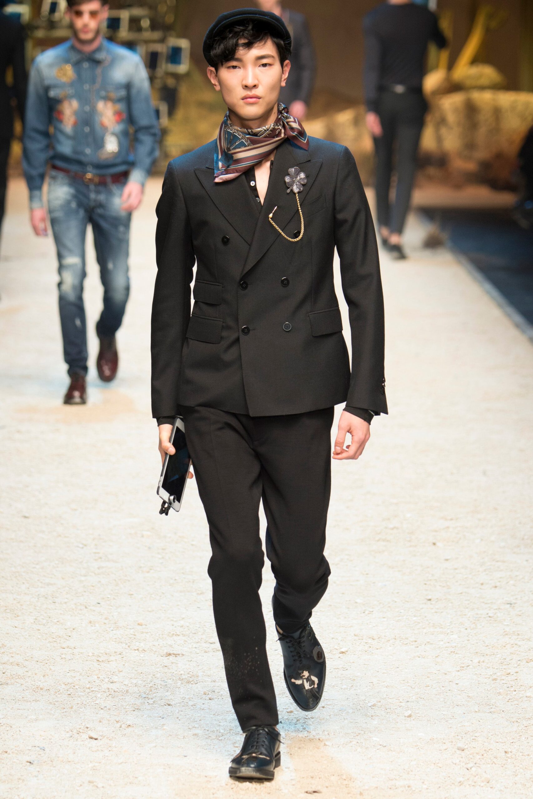 Dolce & Gabbana F/W 16 Menswear Look 19