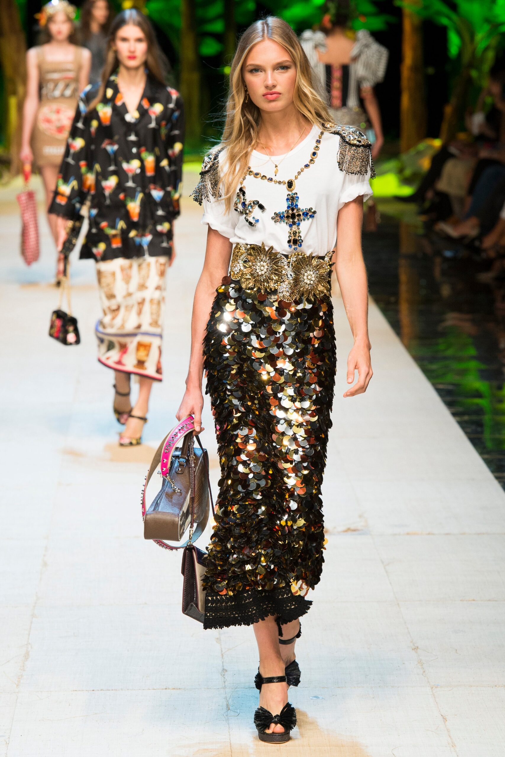 Dolce & Gabbana S/S 17 Look 43