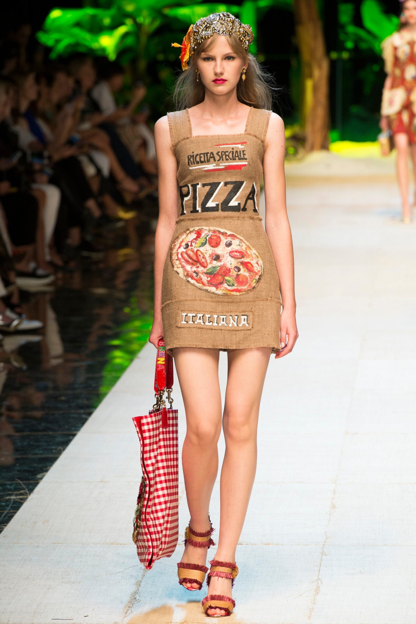 Dolce & Gabbana S/S 17 Look 45
