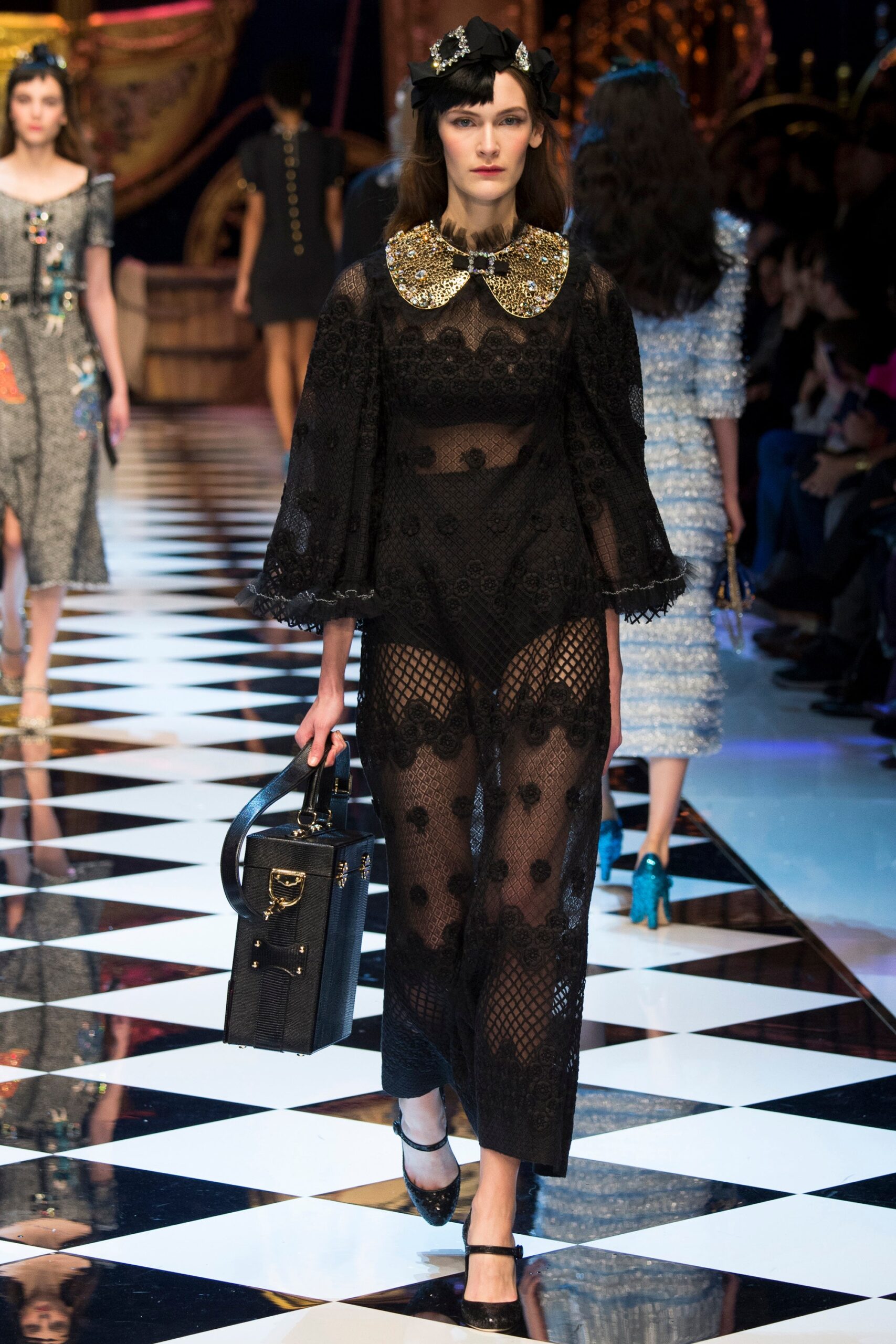 Dolce & Gabbana F/W 16 Look 37