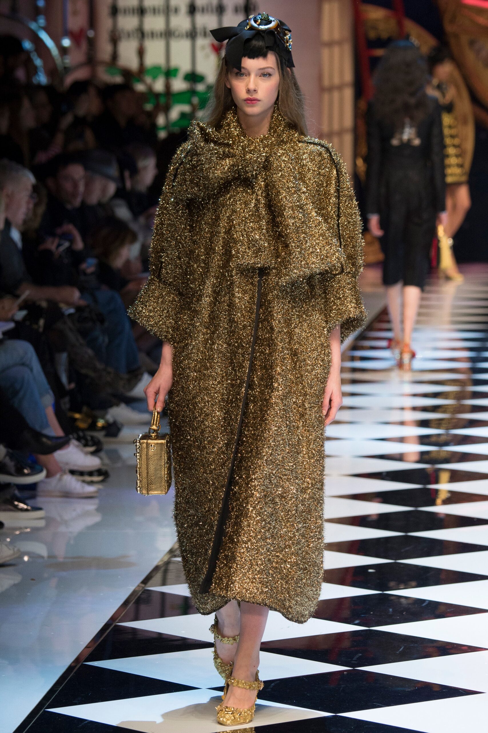 Dolce & Gabbana F/W 16 Look 39