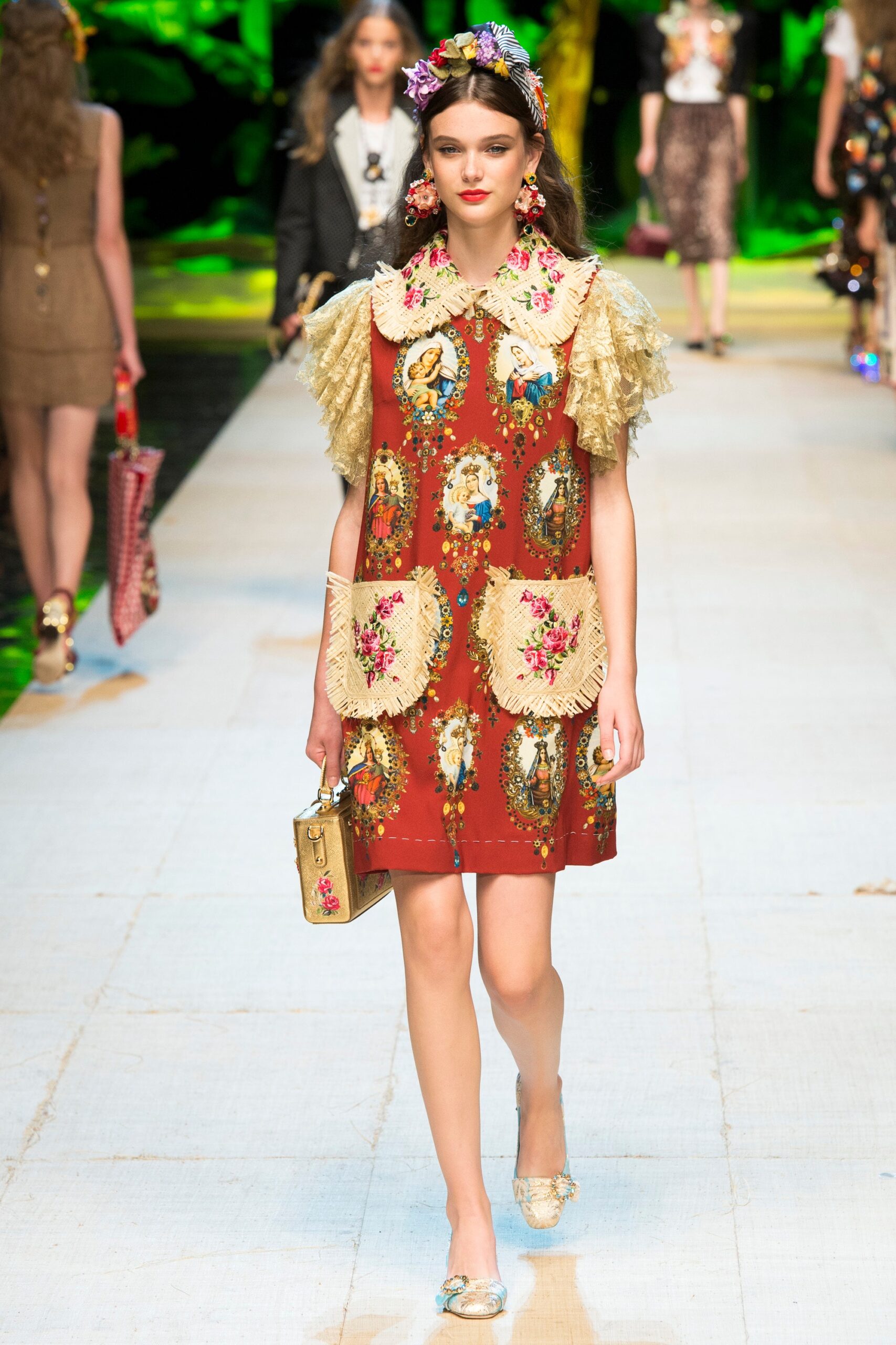 Dolce & Gabbana S/S 17 Look 47