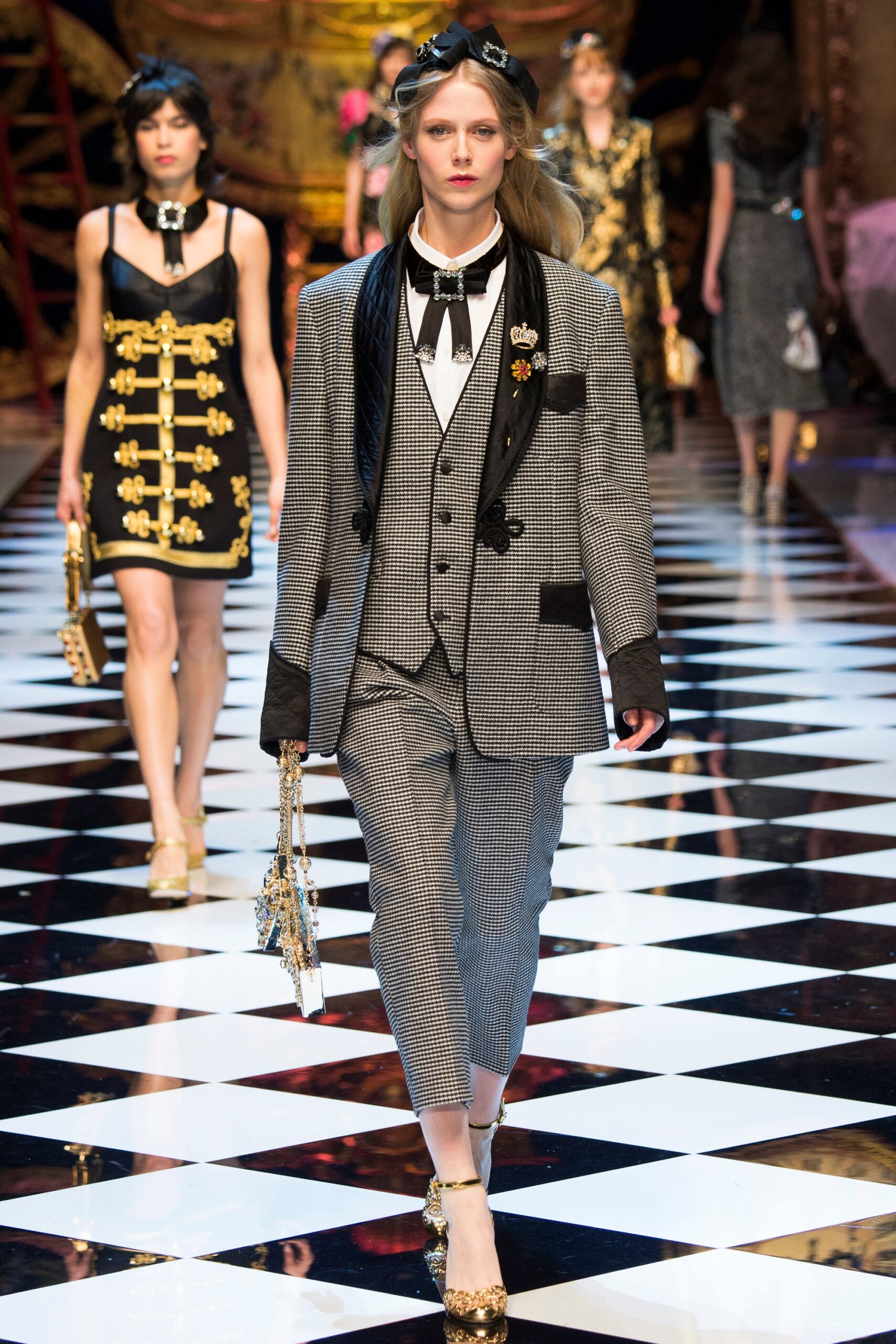 Dolce & Gabbana F/W 16 Look 40