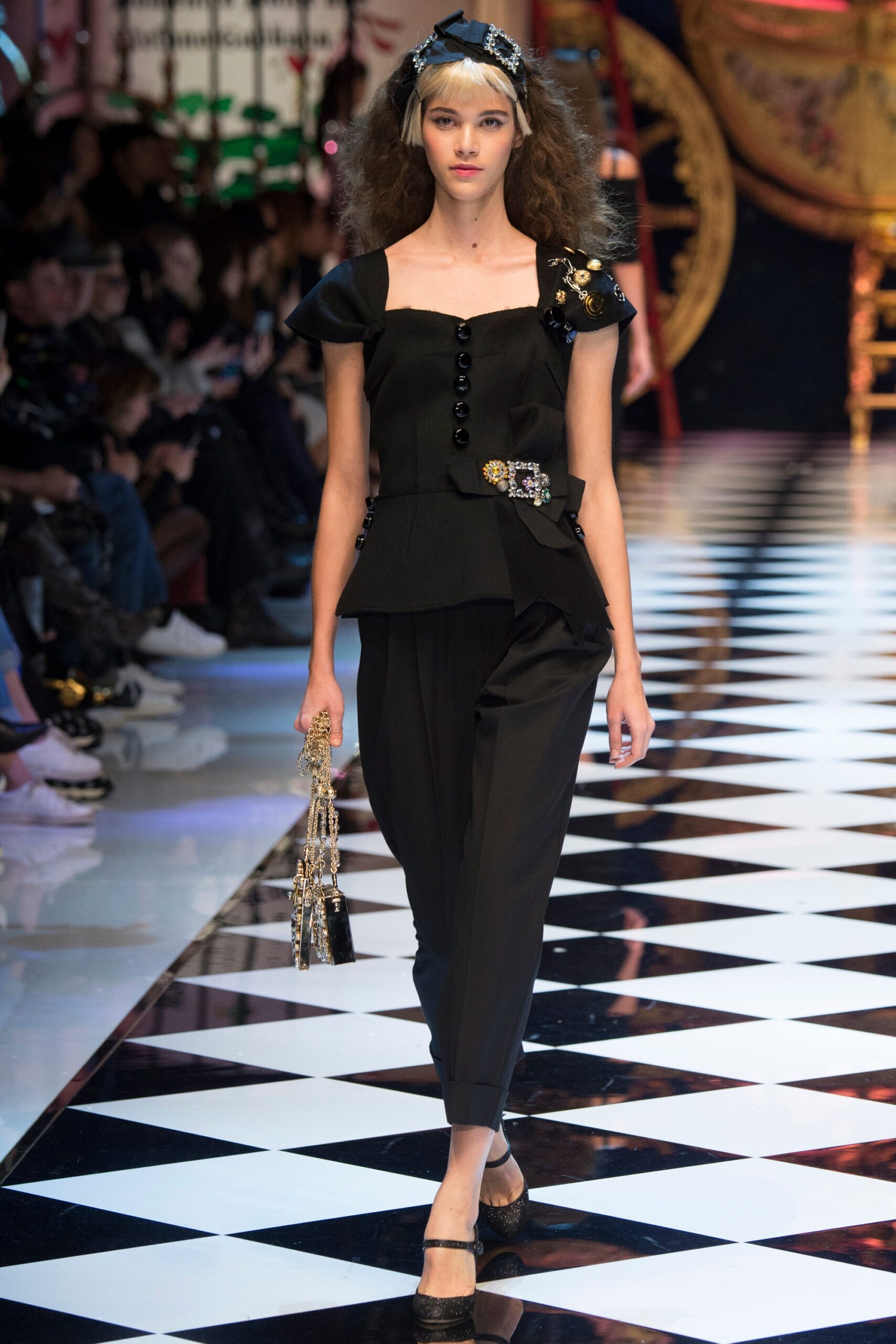 Dolce & Gabbana F/W 16 Look 46