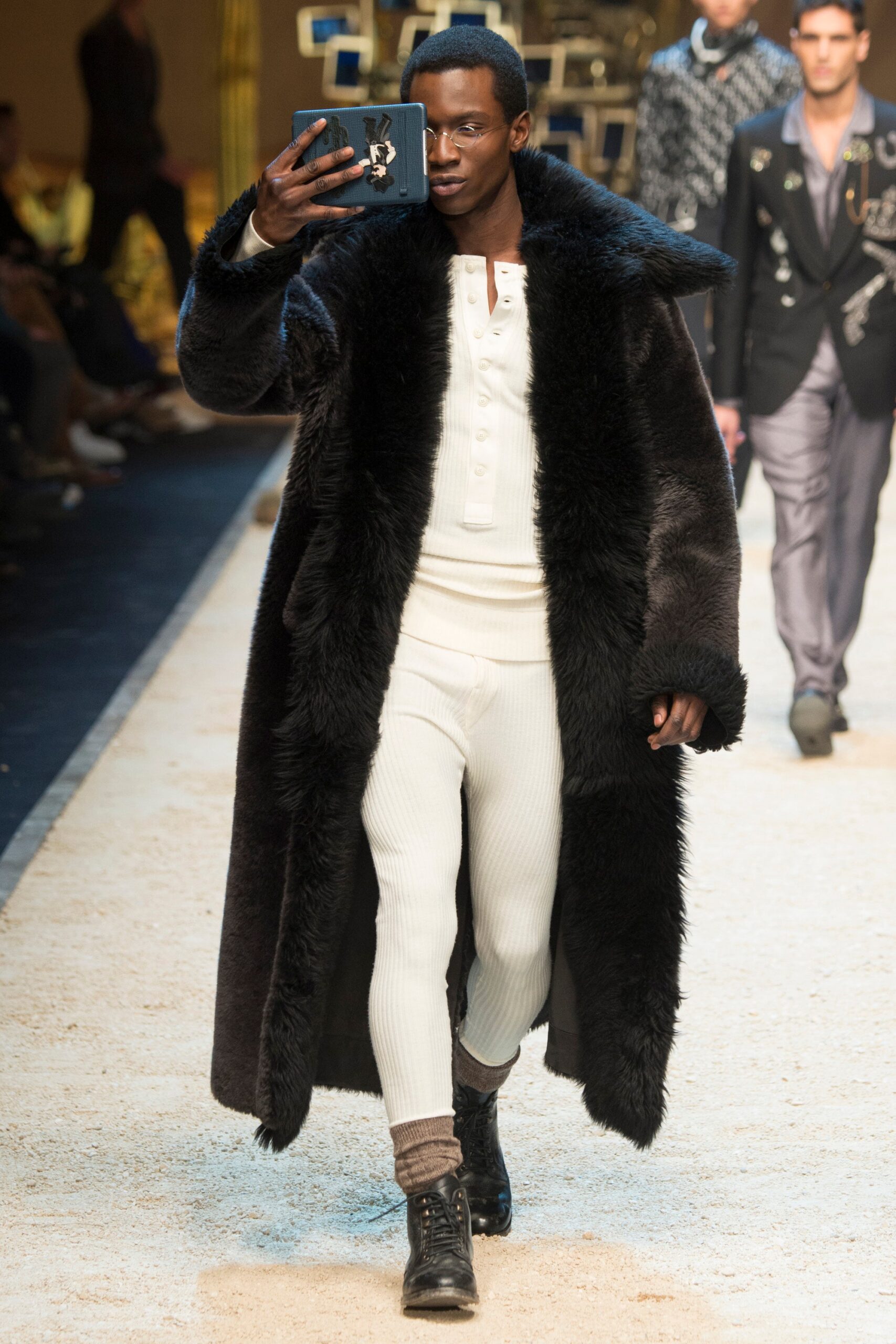 Dolce & Gabbana F/W 16 Menswear Look 27