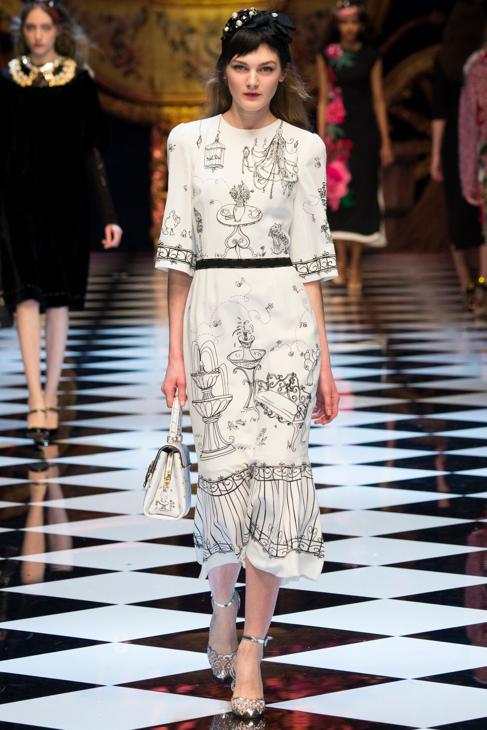 Dolce & Gabbana F/W 16 Look 56