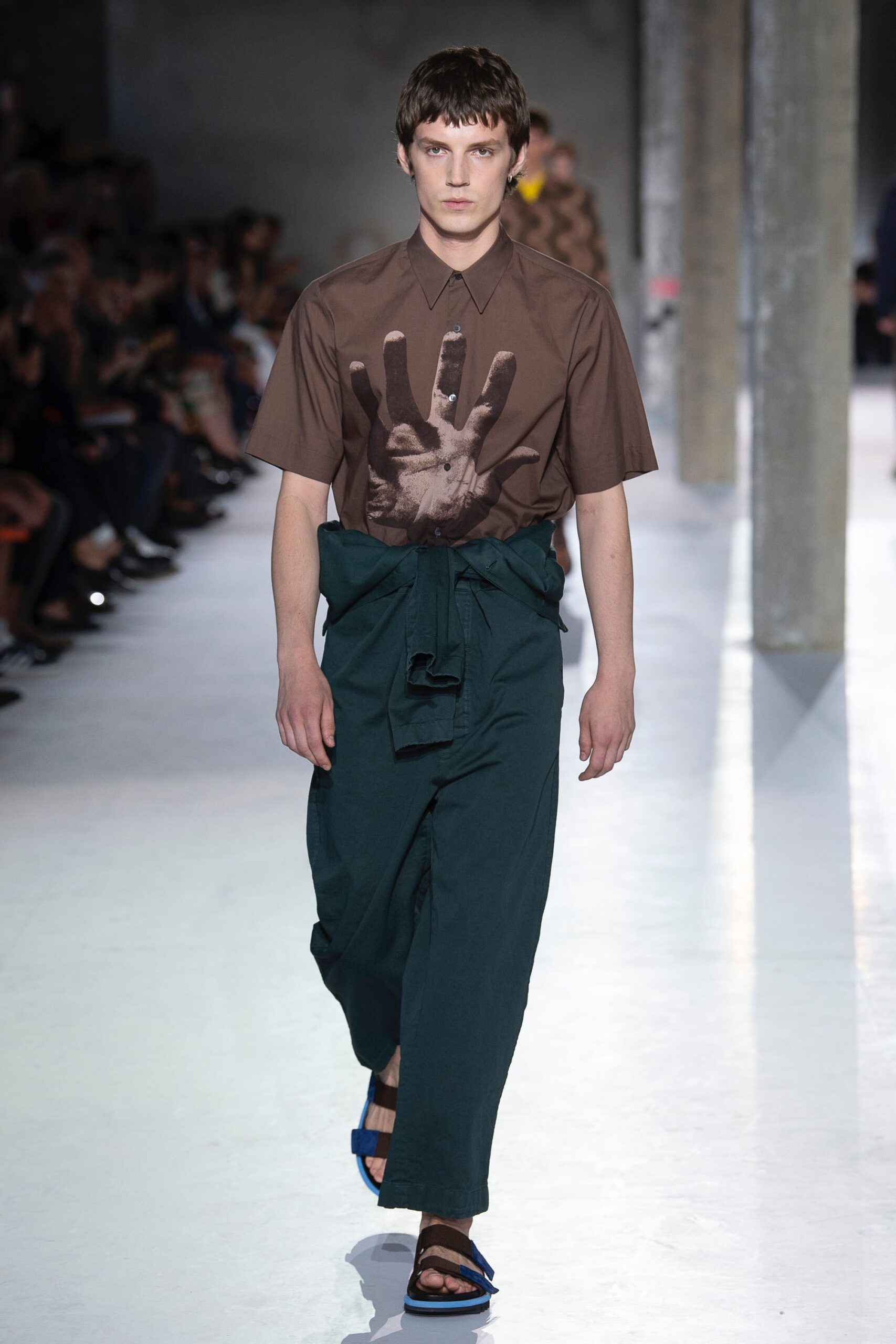 Dries Van Noten S/S 19 Menswear Look 28