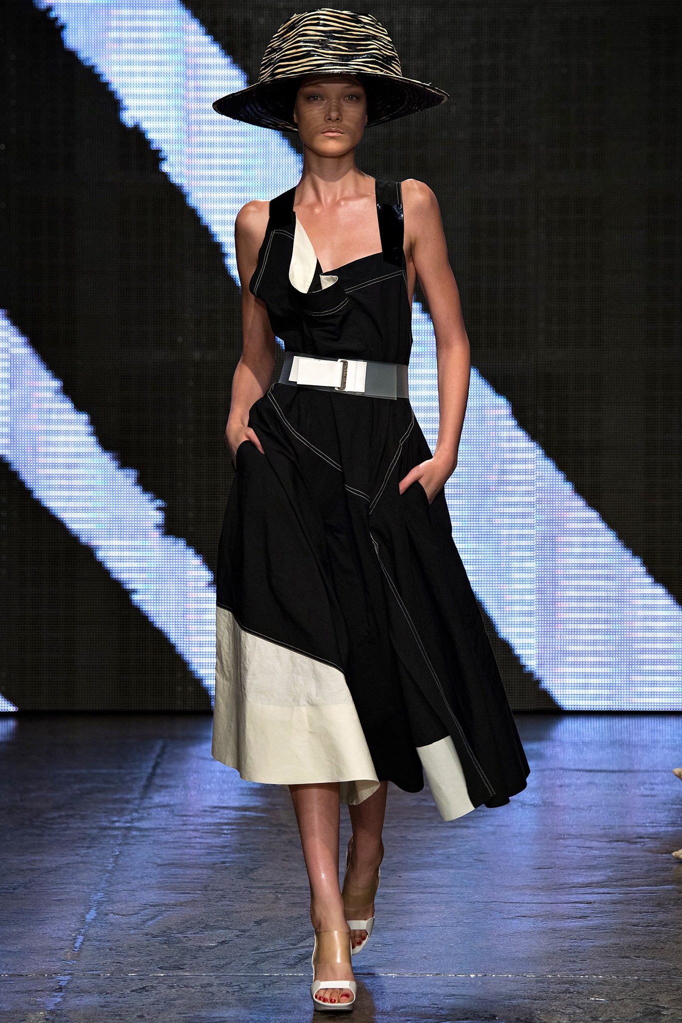 Donna Karan S/S 15 Look 17