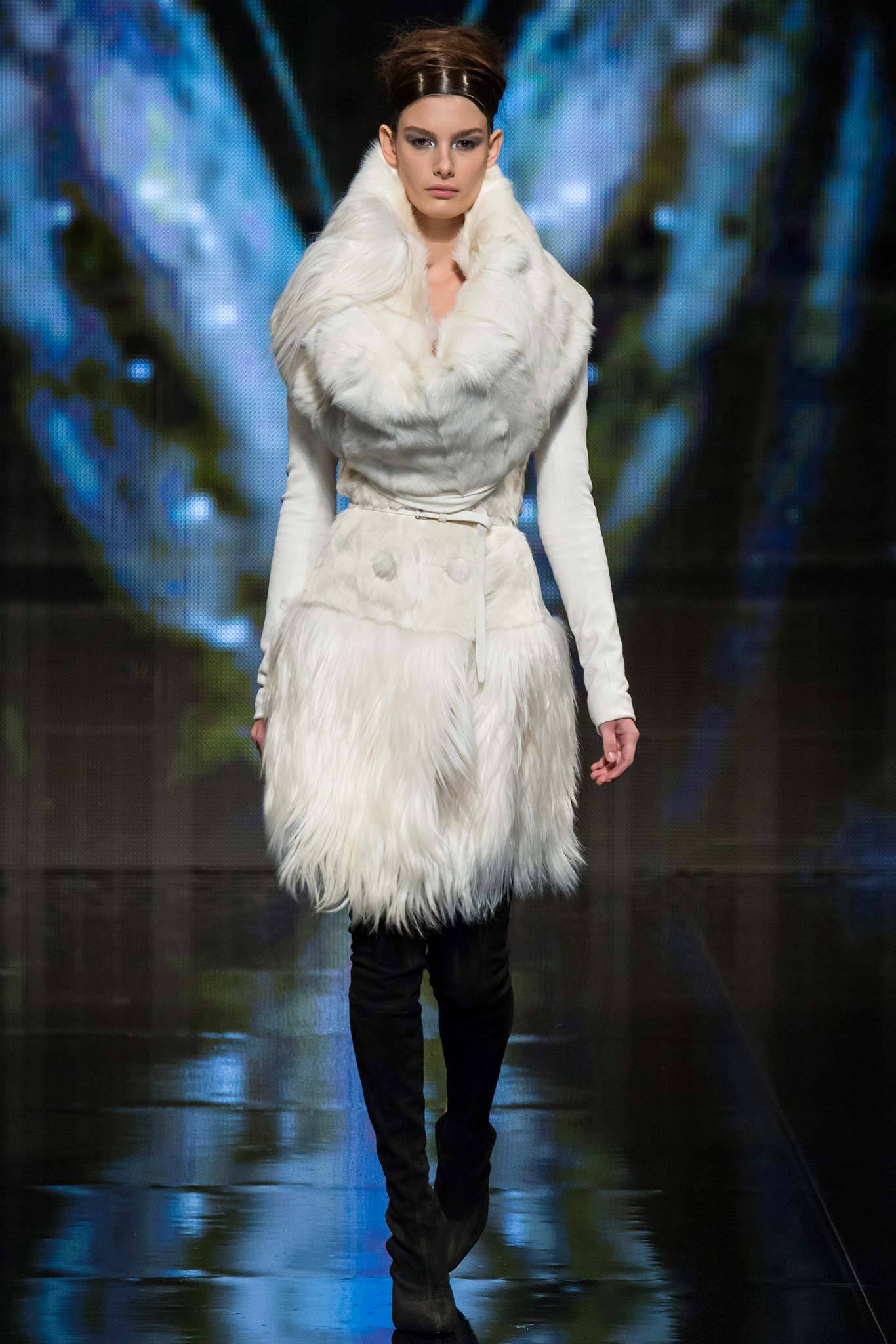 Donna Karan F/W 14 Look 19