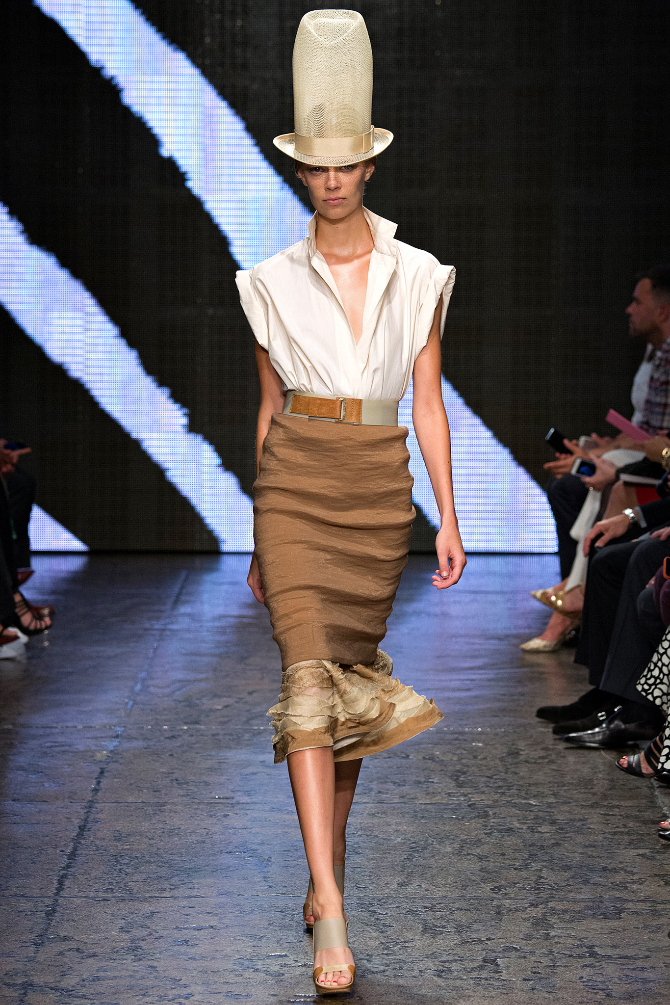 Donna Karan S/S 15 Look 32