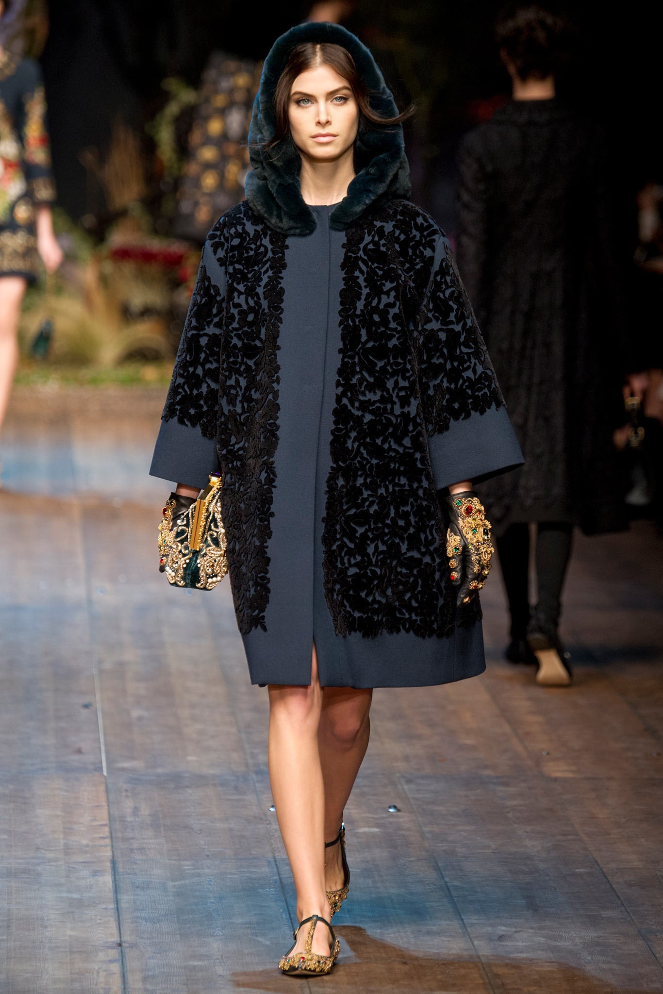 Dolce & Gabbana F/W 14 Look 19