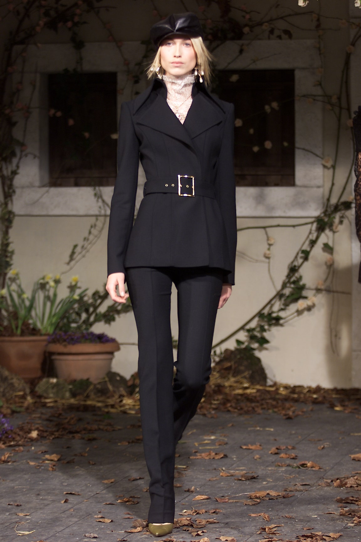 Dolce & Gabbana F/W 01 Look 33