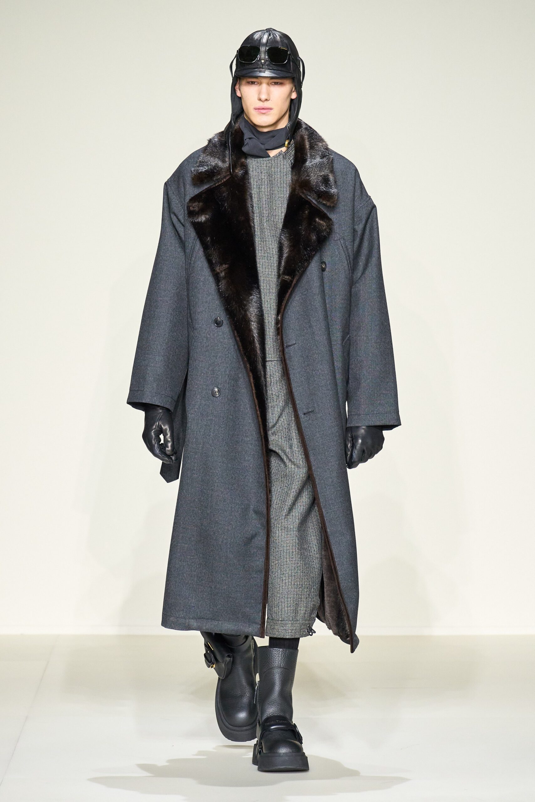 Emporio Armani F/W 23 Menswear Look 1