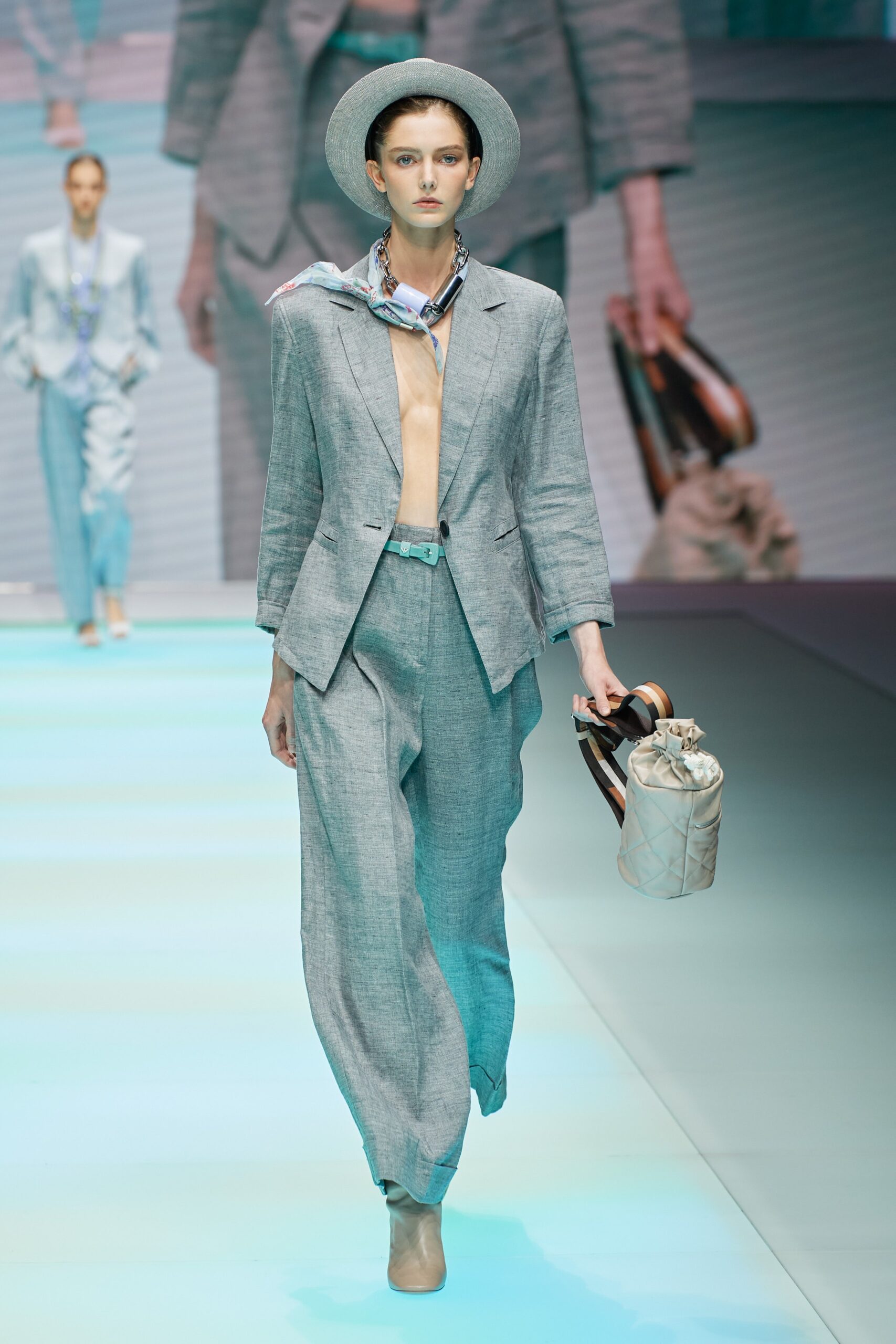 Emporio Armani S/S 22 Look 15