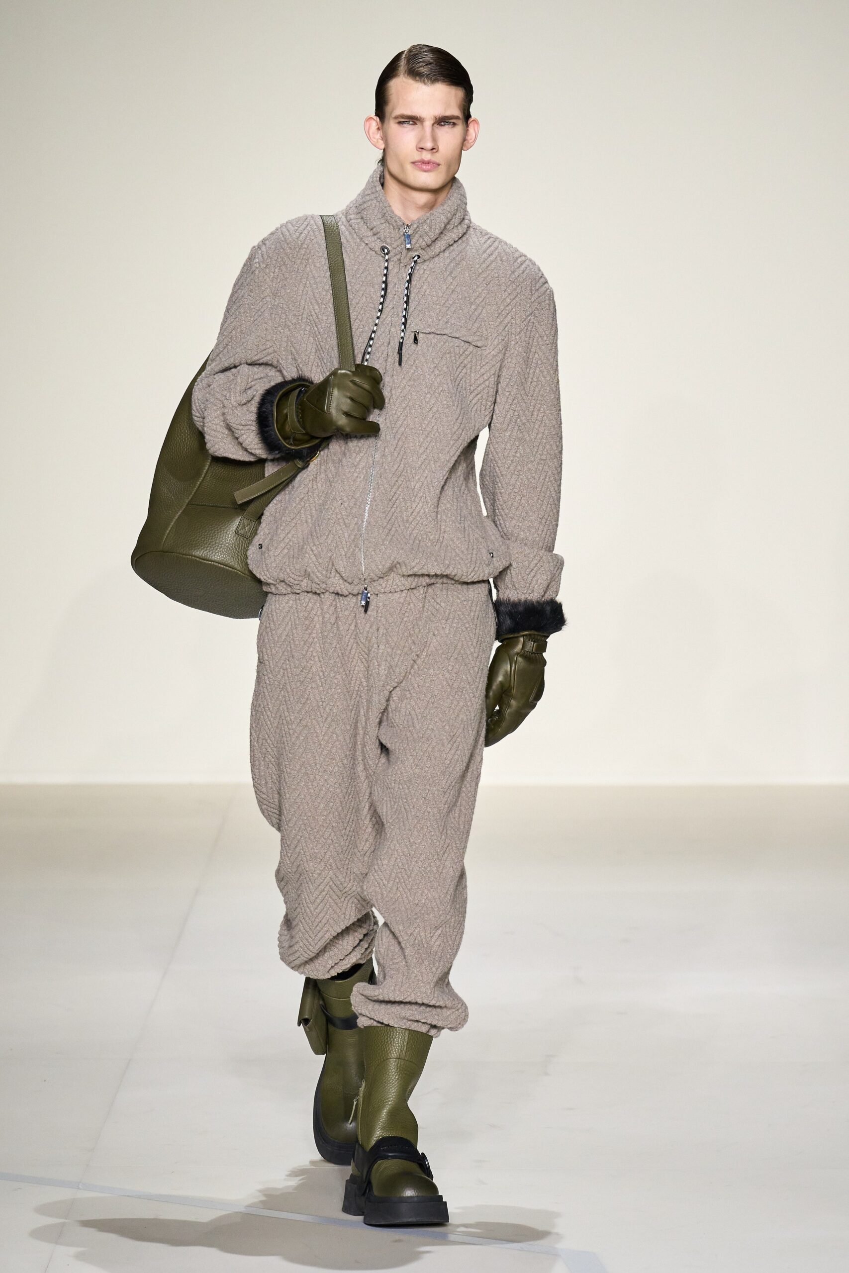 Emporio Armani F/W 23 Menswear Look 15