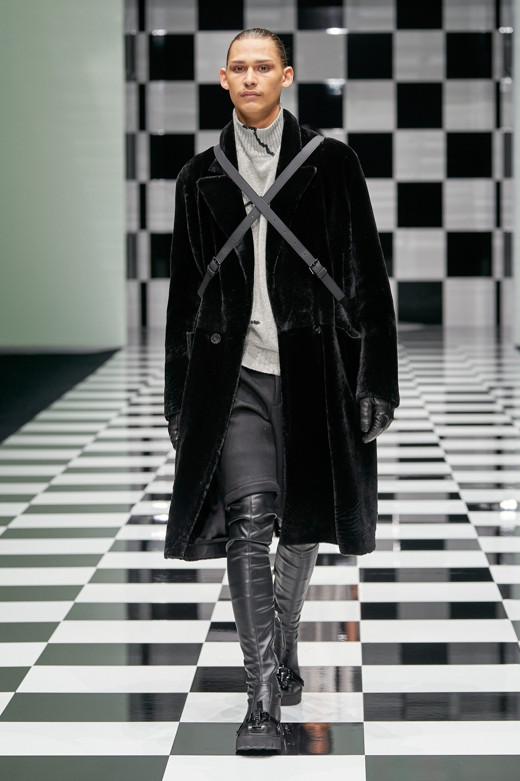 Emporio Armani F/W 22 Look 21