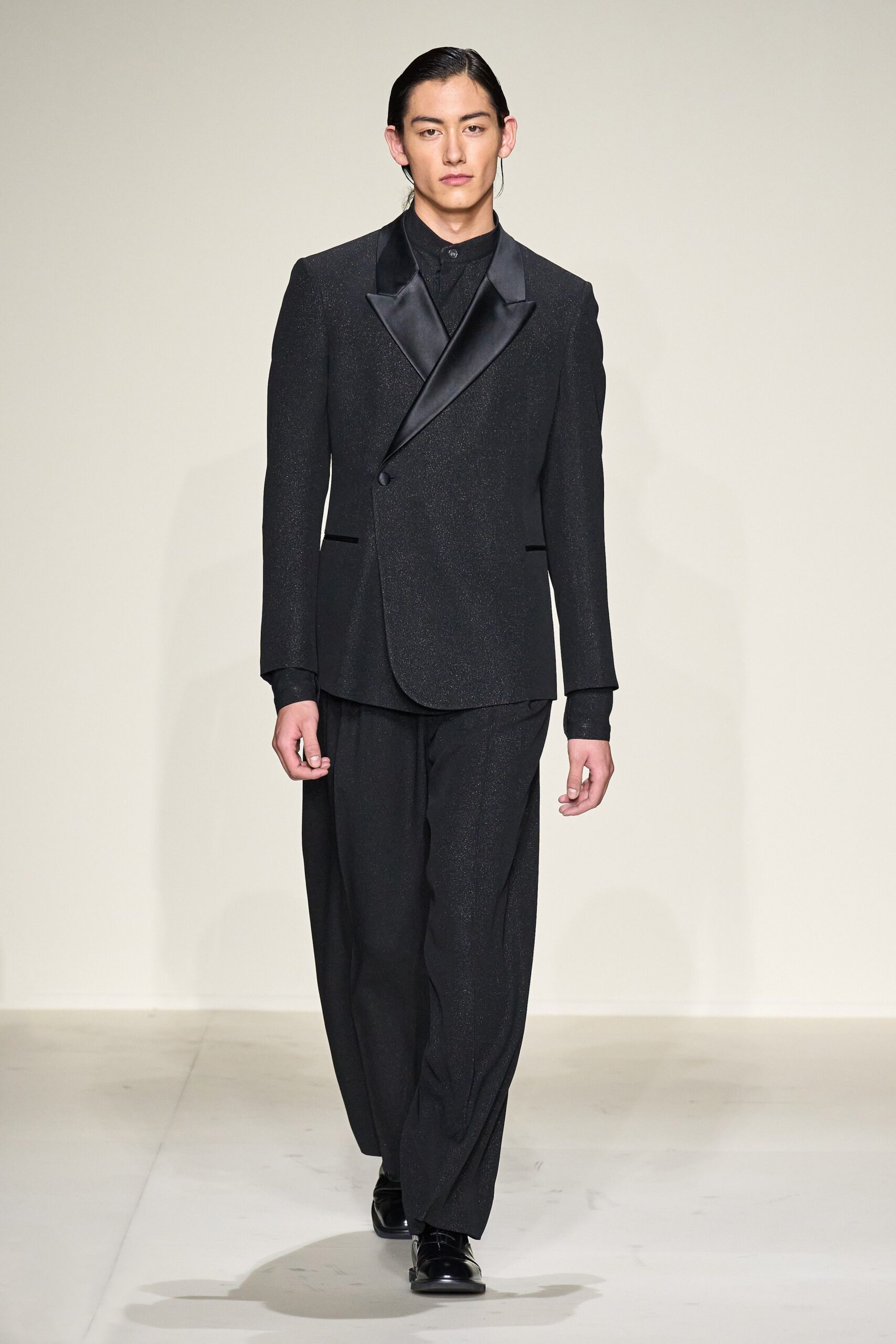 Emporio Armani F/W 23 Menswear Look 83