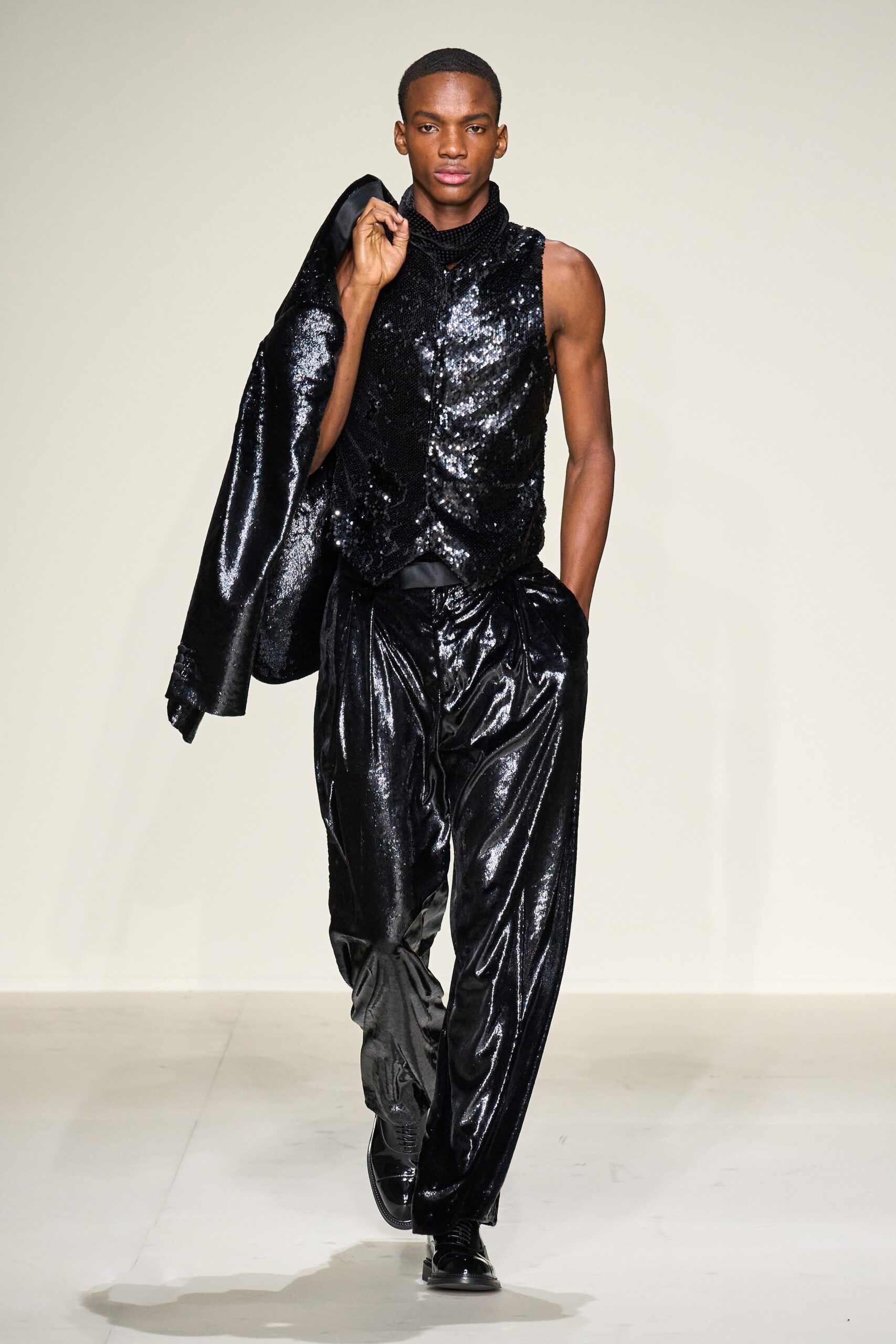 Emporio Armani F/W 23 Menswear Look 88