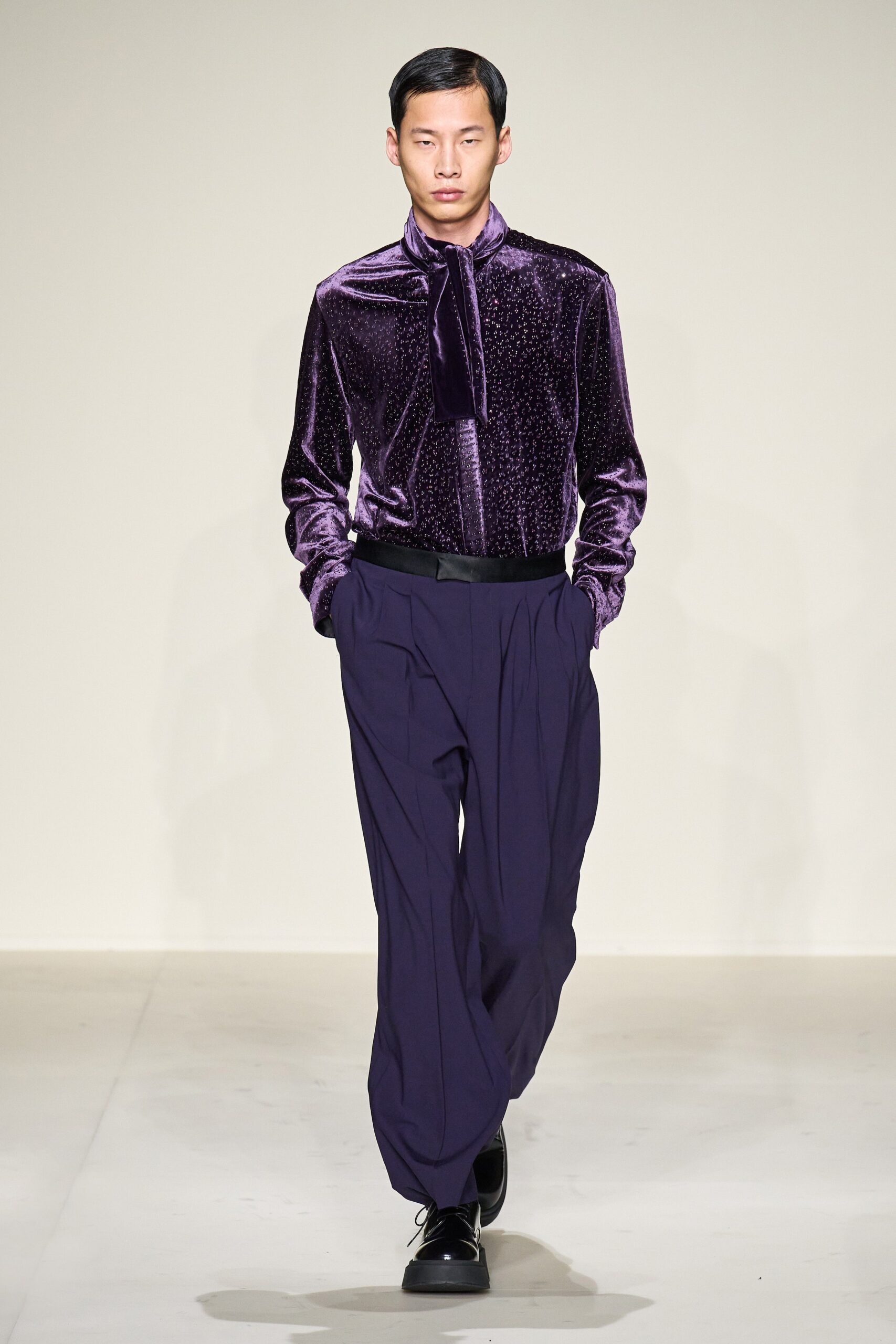 Emporio Armani F/W 23 Menswear Look 95