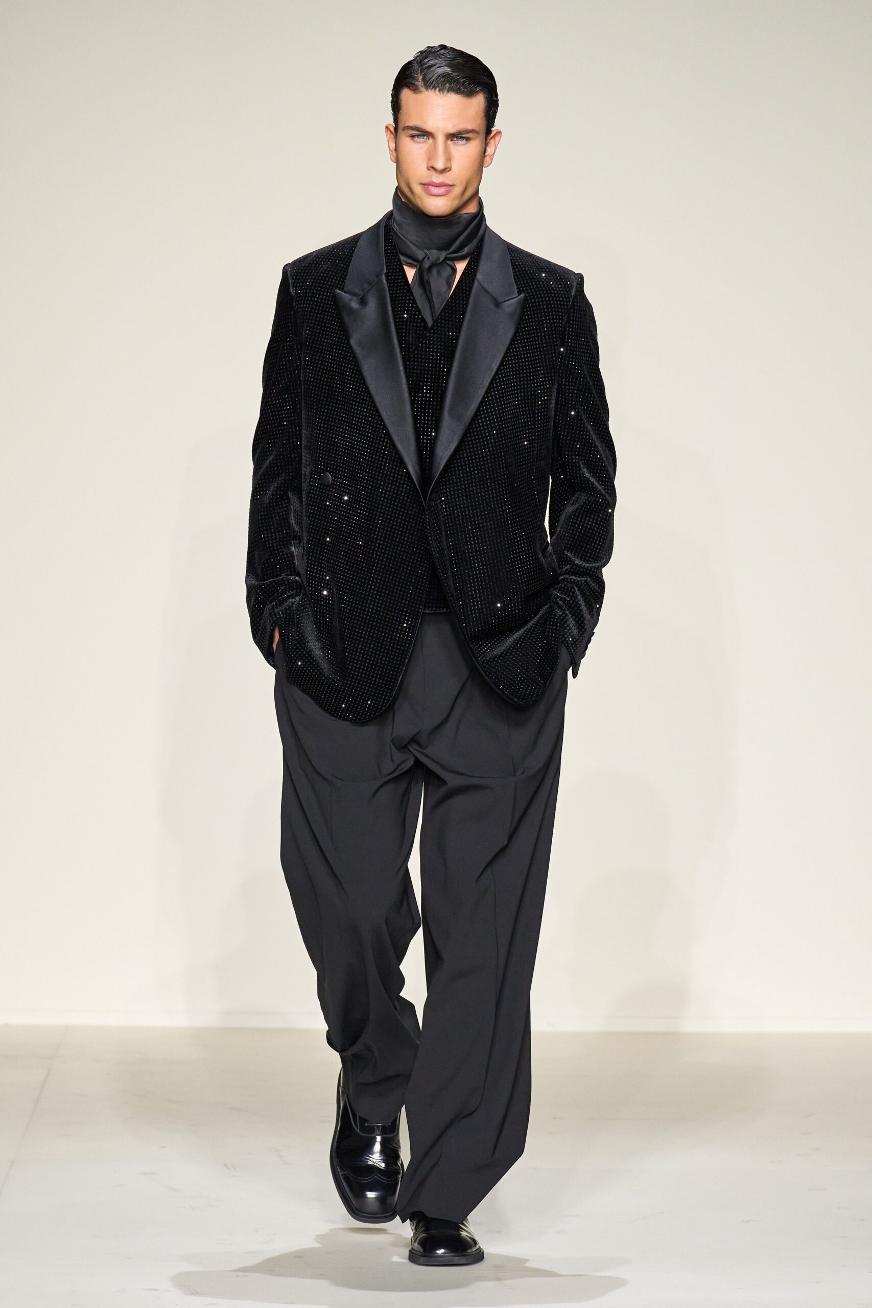 Emporio Armani F/W 23 Menswear Look 100