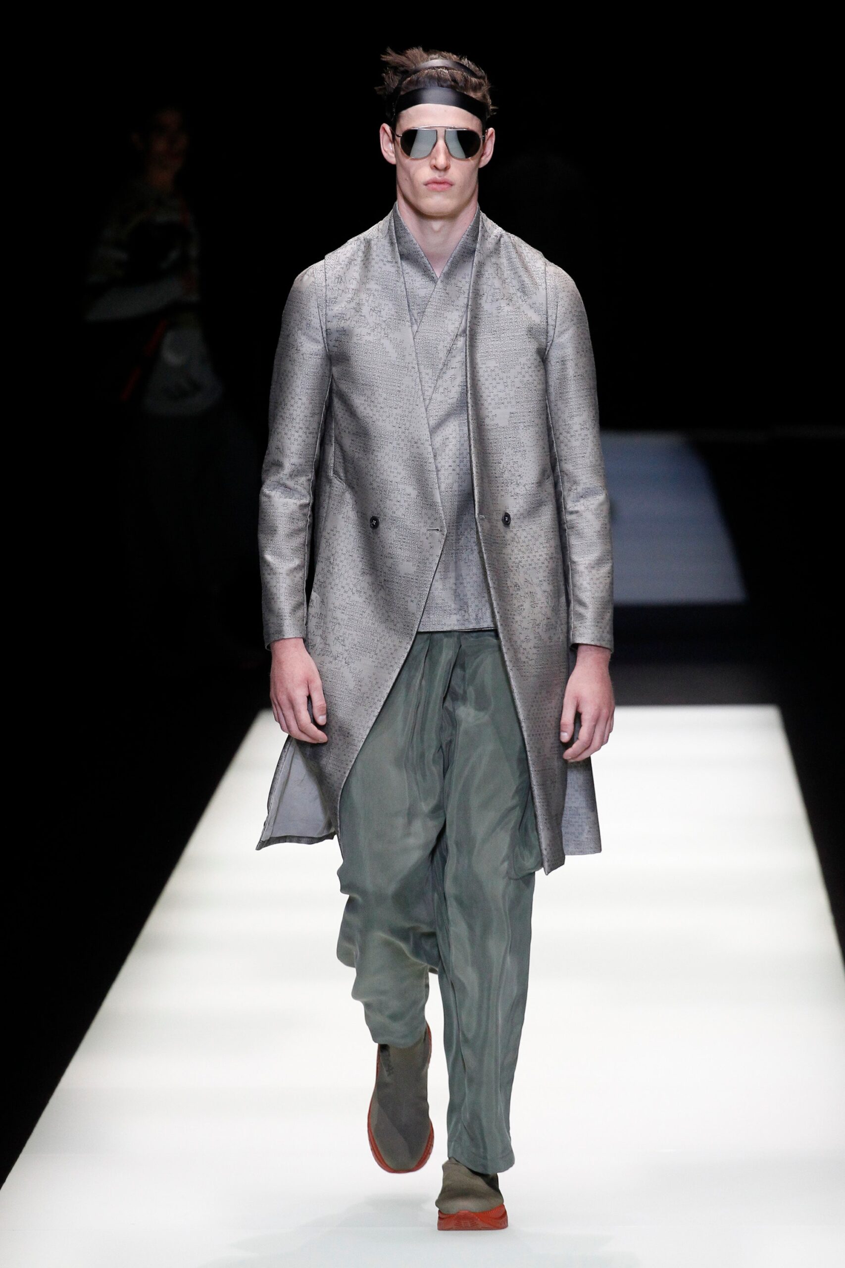 Emporio Armani S/S 18 Menswear Look 3