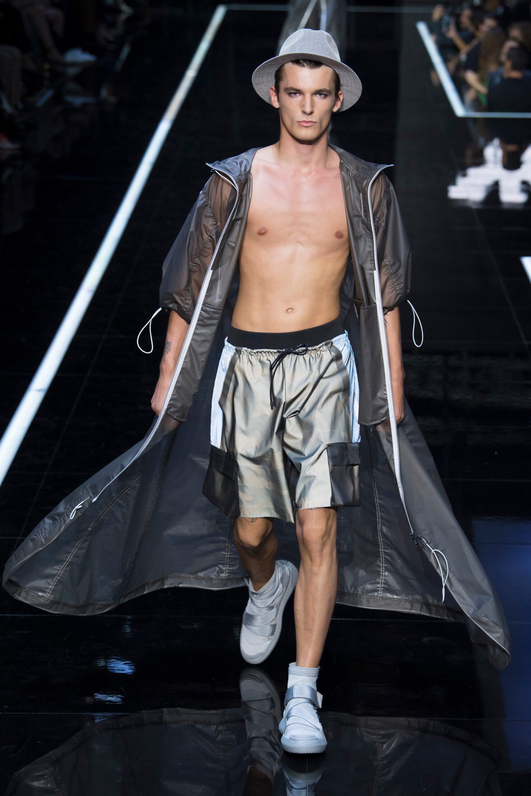 Emporio Armani S/S 19 Menswear Look 3