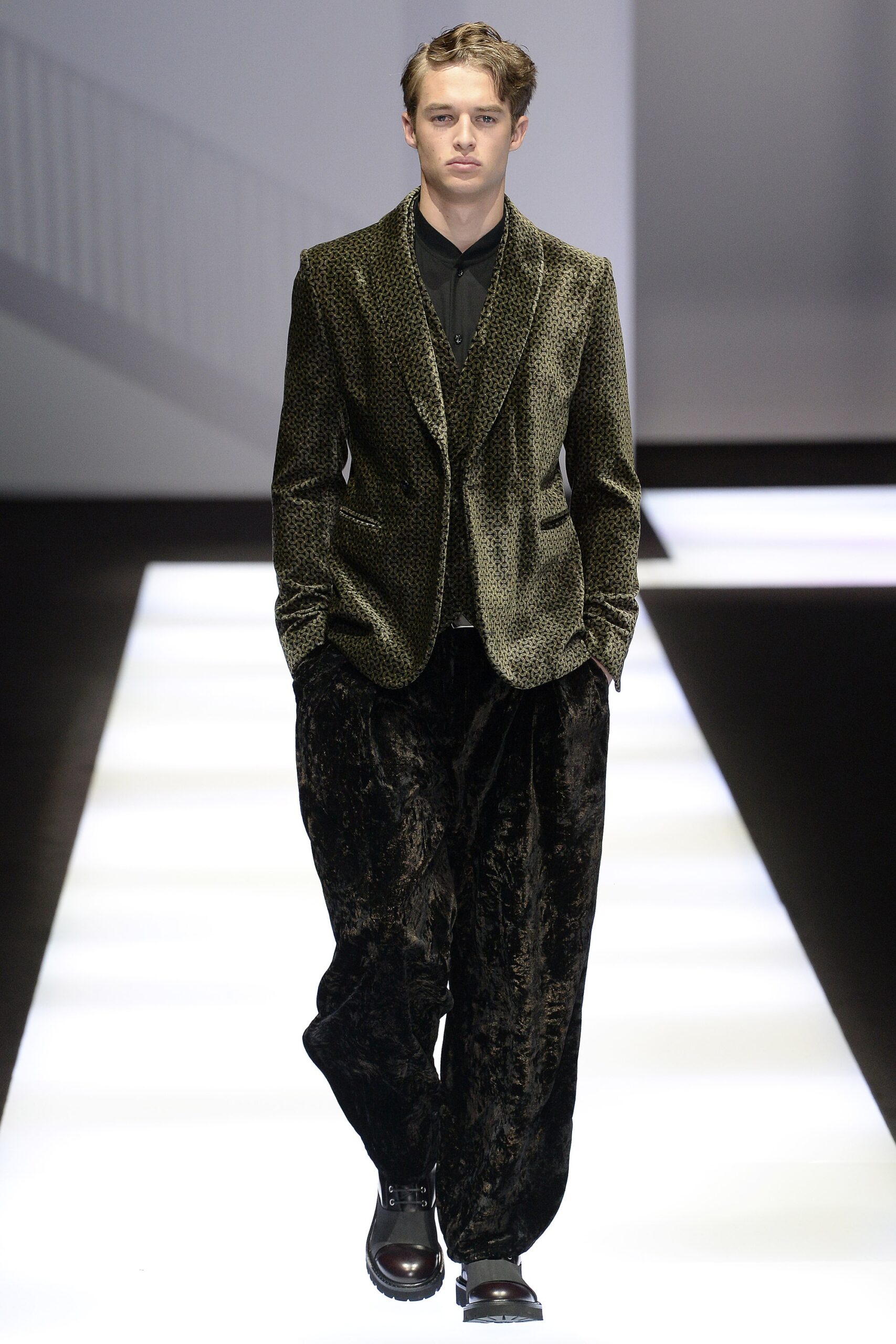 Emporio Armani F/W 17 Menswear Look 52