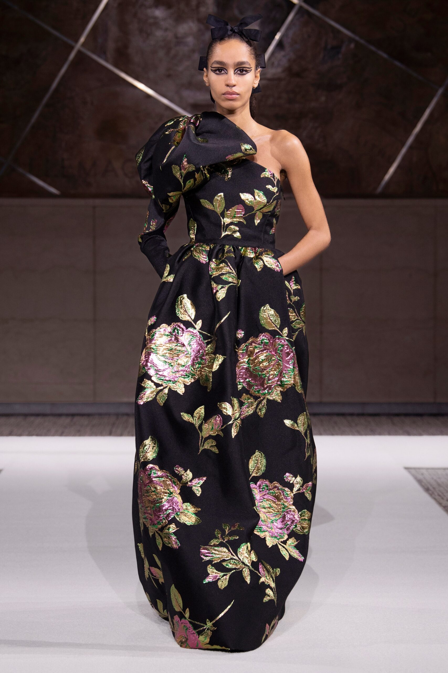 Giambattista Valli S/S 22 Couture Look 1