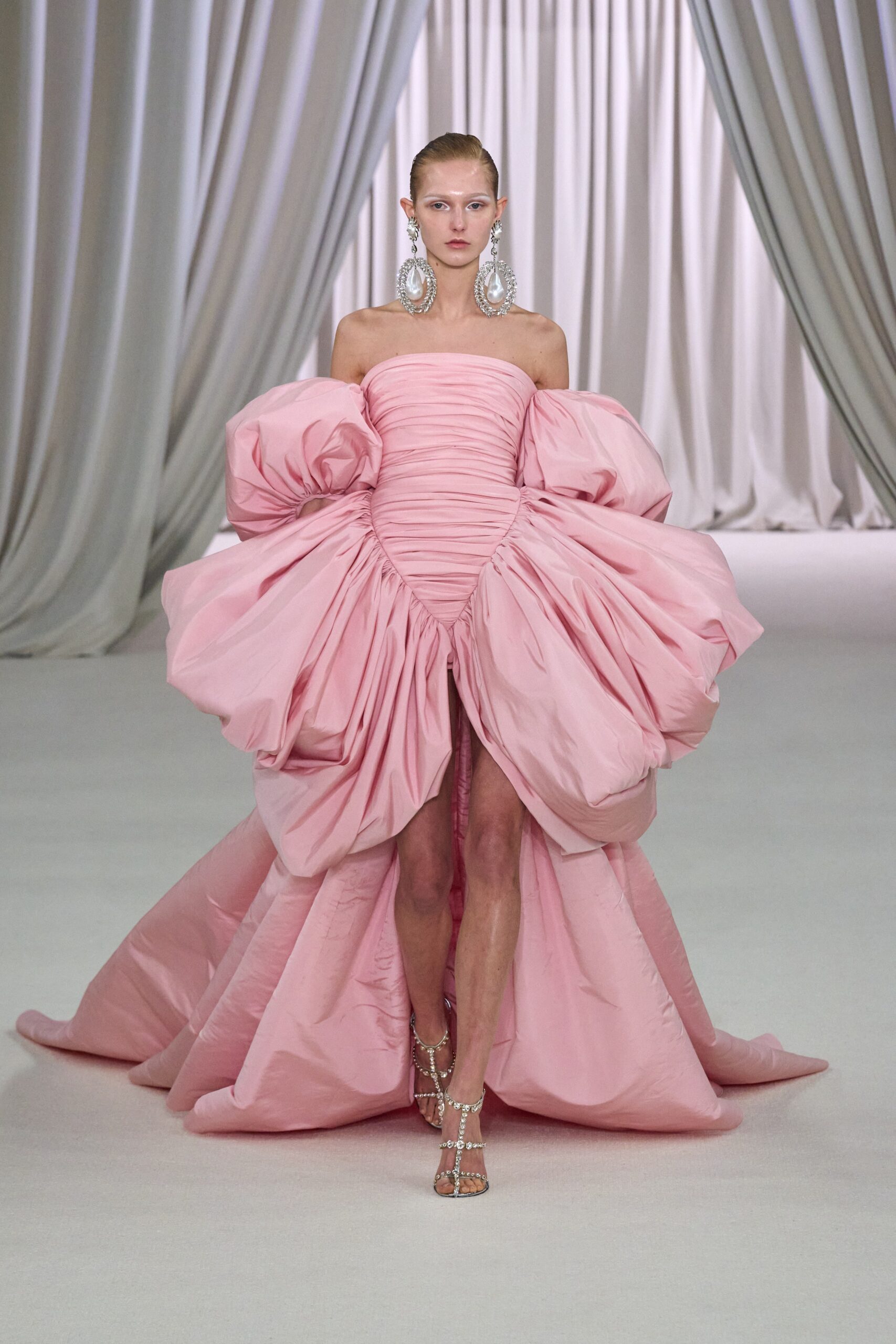 Giambattista Valli S/S 23 Couture Look 1