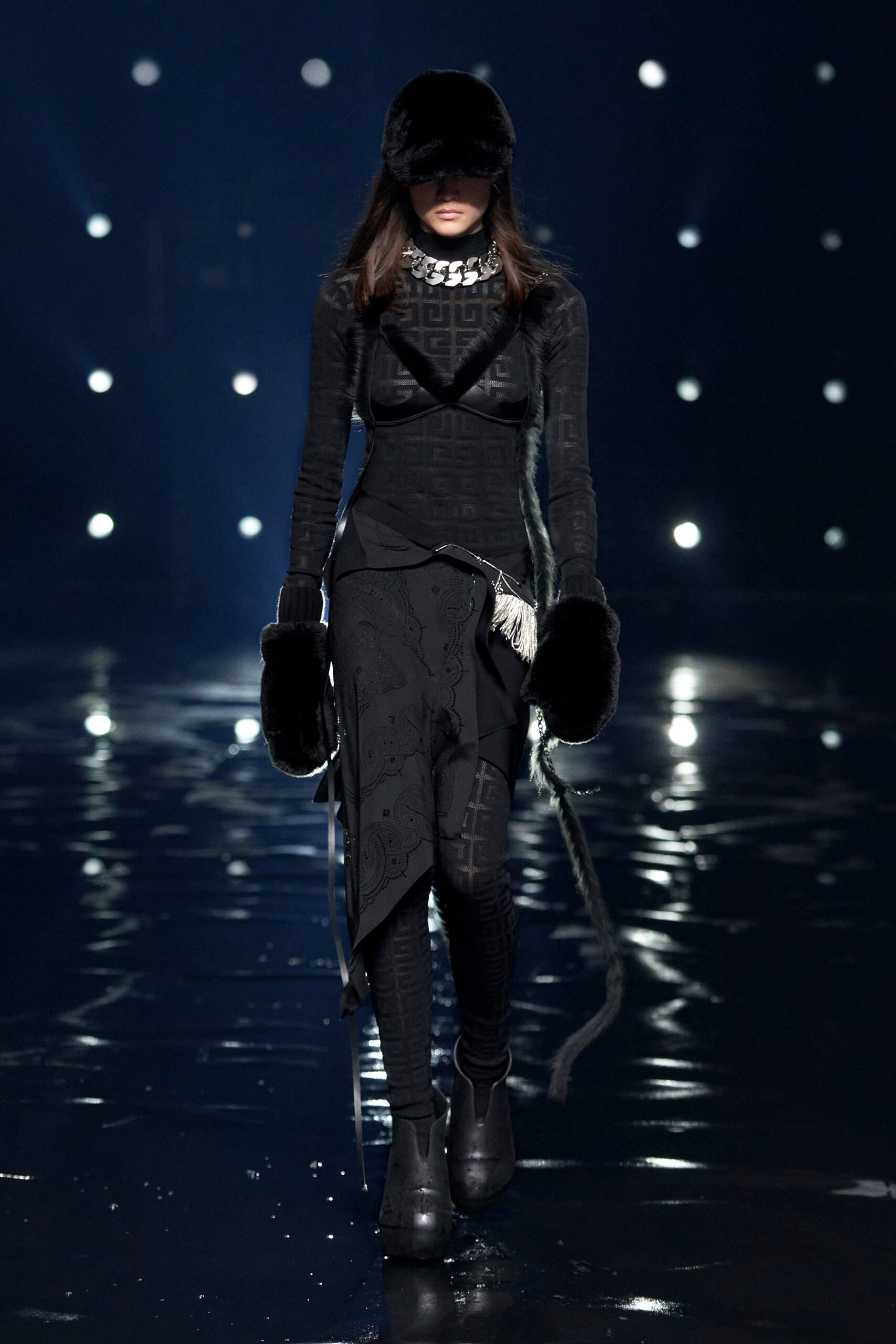 Givenchy F/W 21 Look 2
