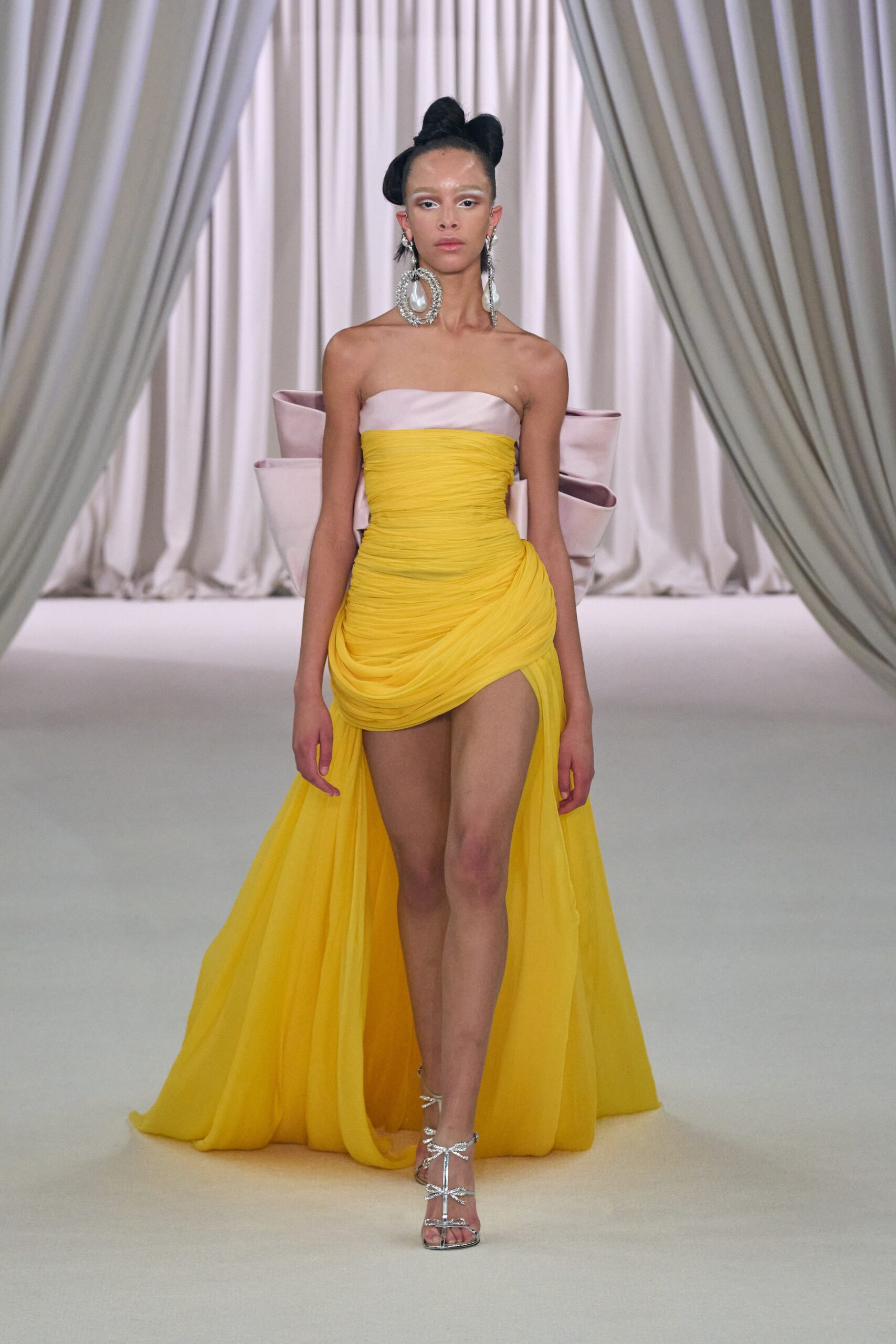 Giambattista Valli S/S 23 Couture Look 2