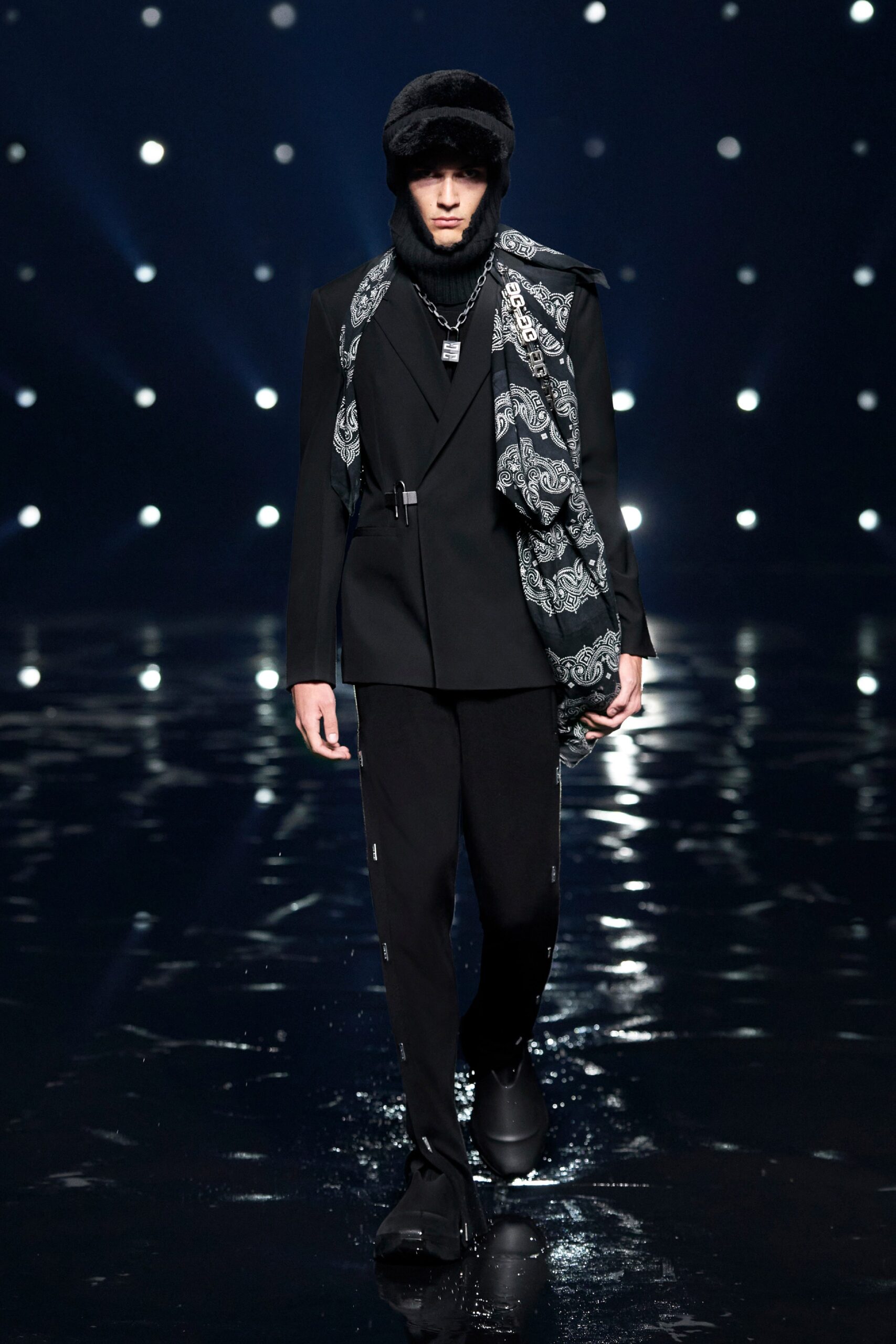 Givenchy F/W 21 Look 4