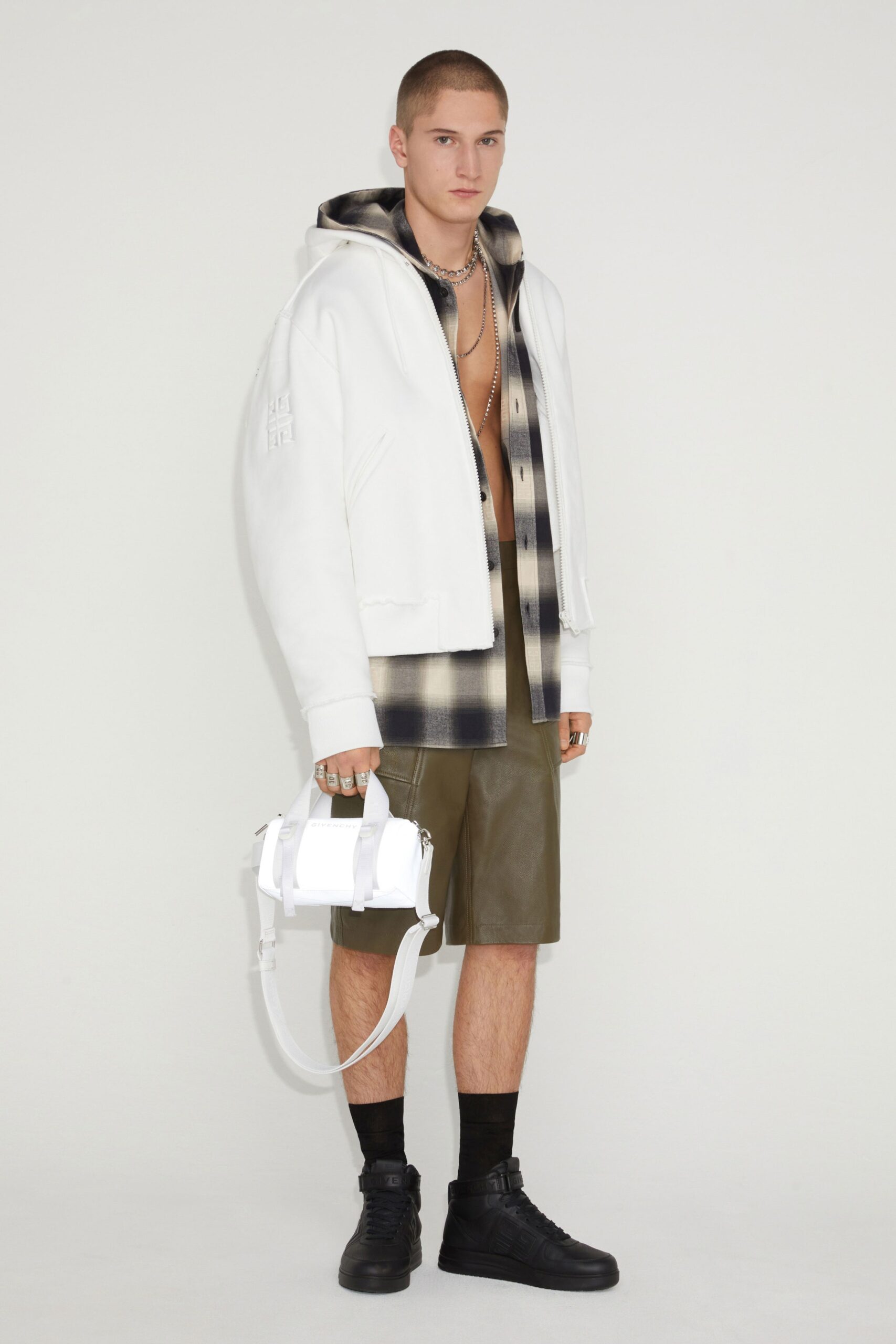 Givenchy F/W 23 Look 8