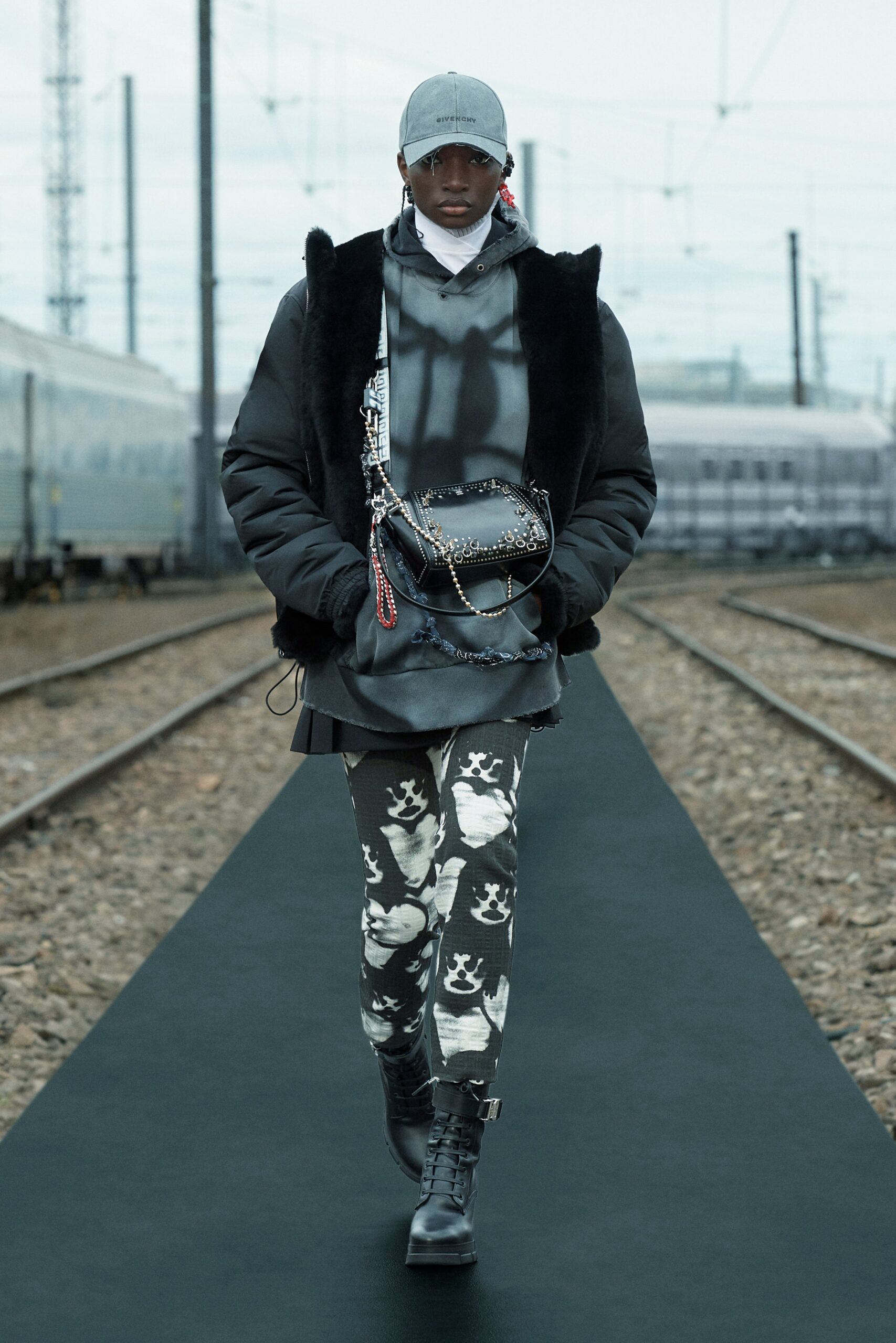 Givenchy Resort 22 Look 10