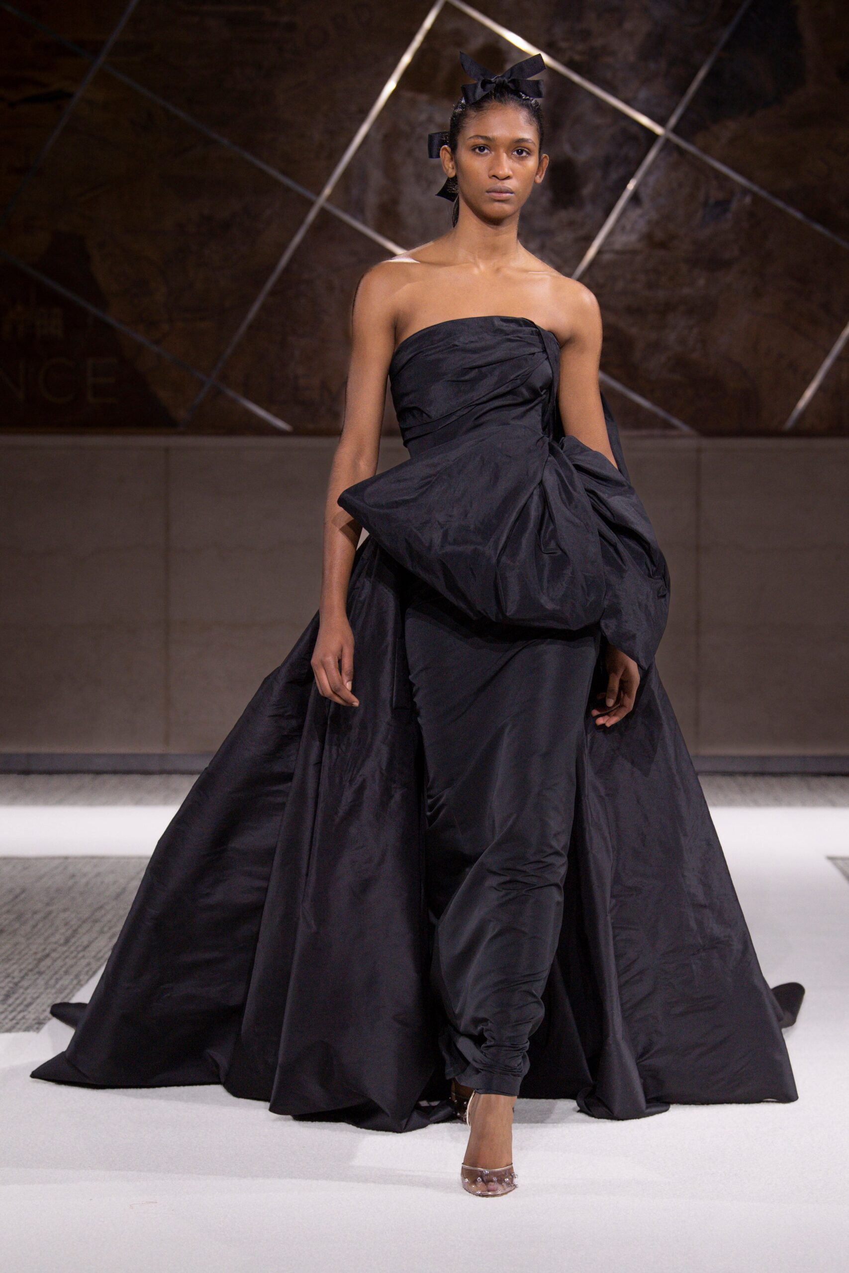 Giambattista Valli S/S 22 Couture Look 11