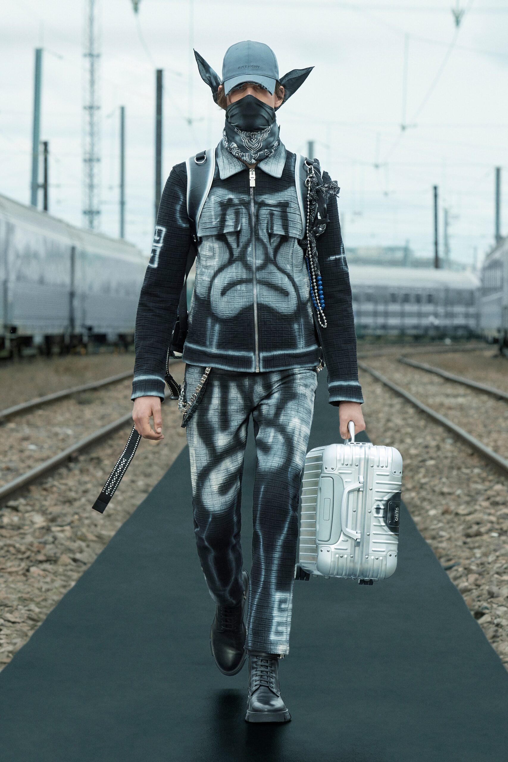 Givenchy Resort 22 Look 11