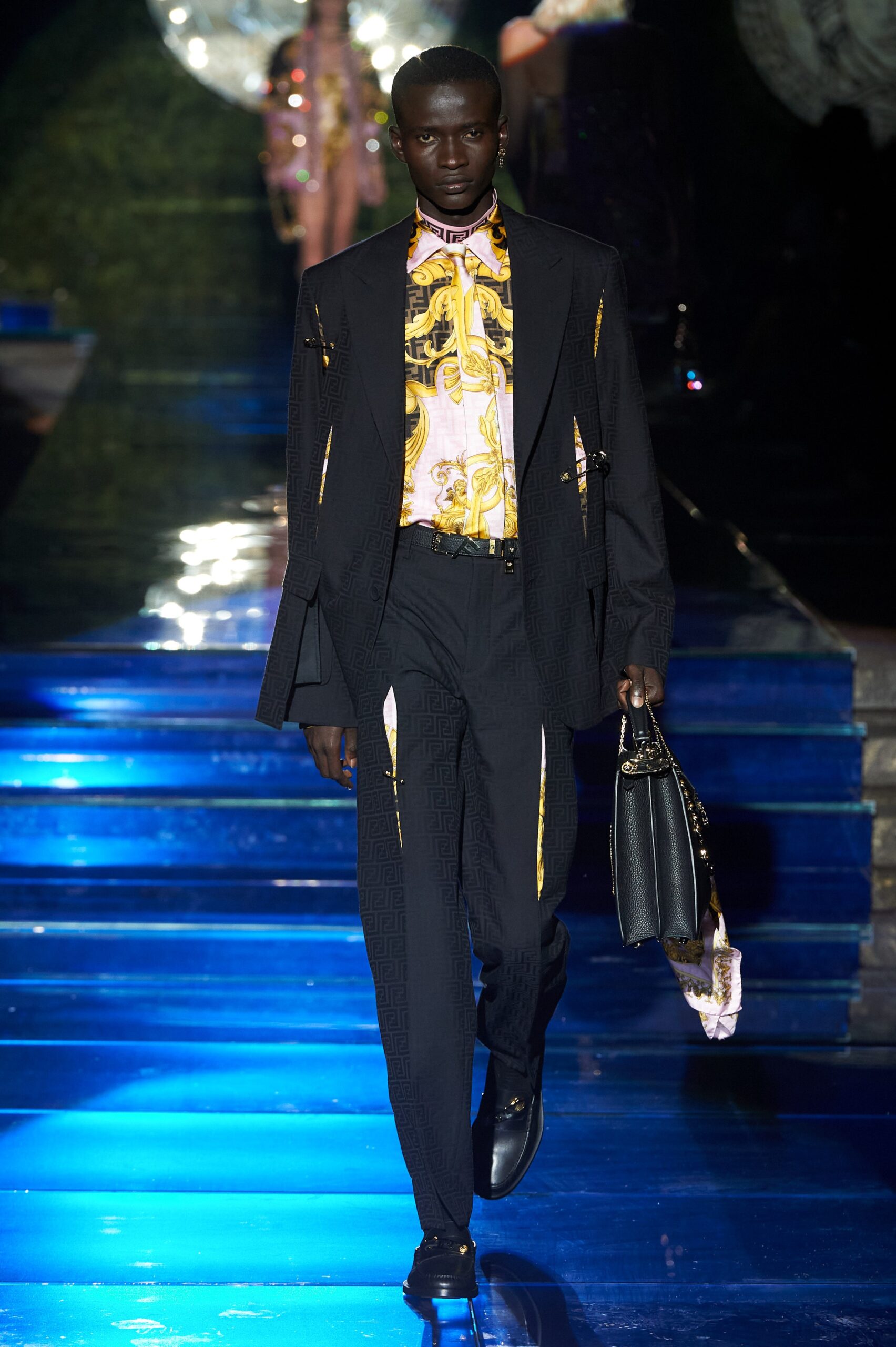 Fendi F/W 22 Look 11