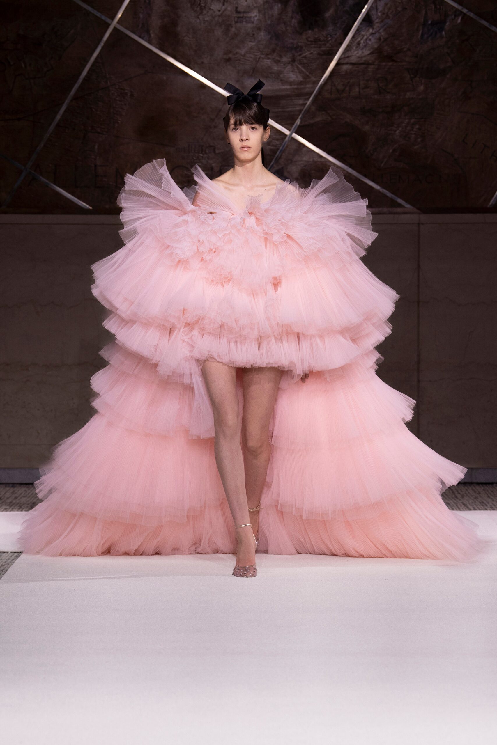 Giambattista Valli S/S 22 Couture Look 12