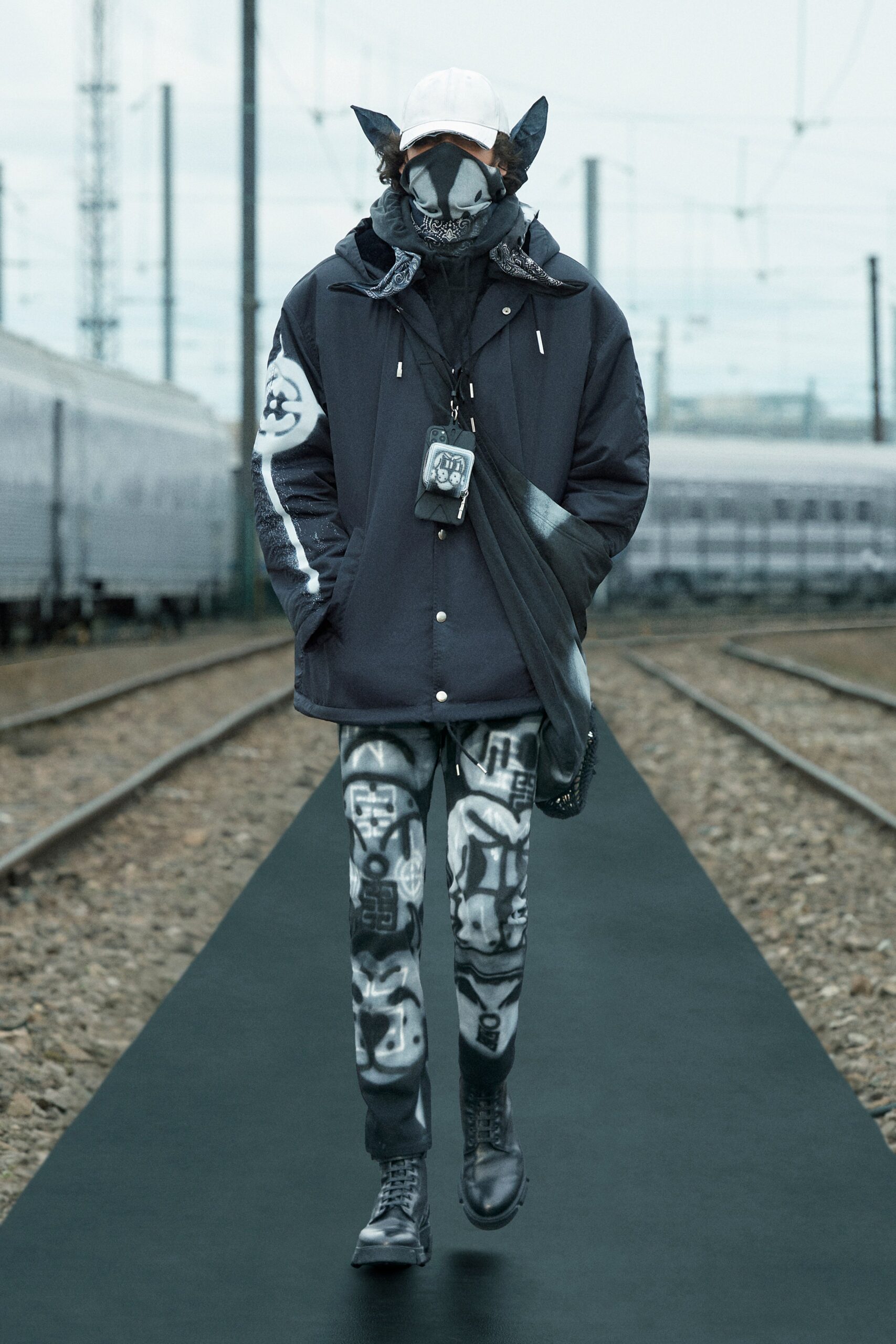 Givenchy Resort 22 Look 13