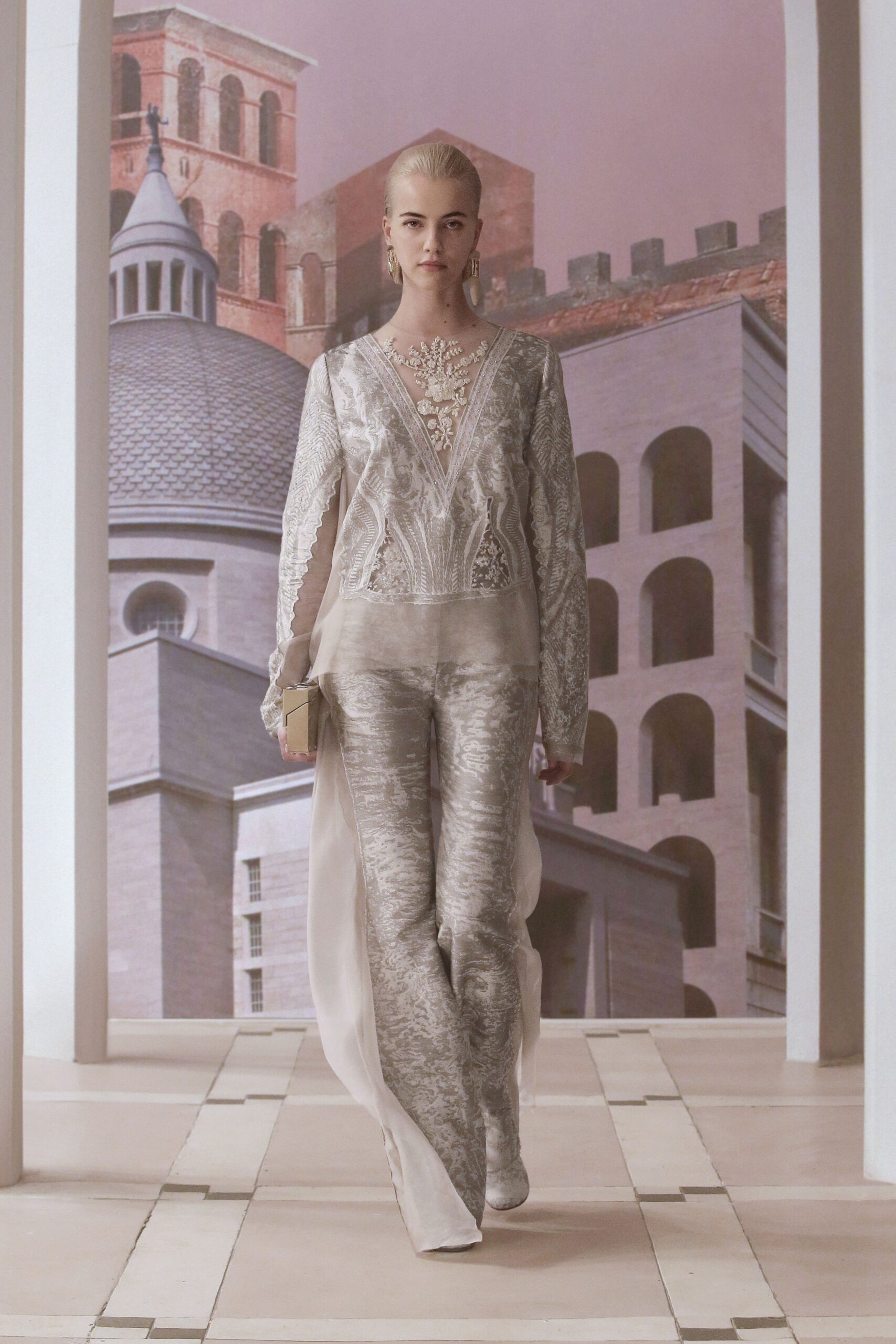 Fendi F/W 21 Couture Look 15