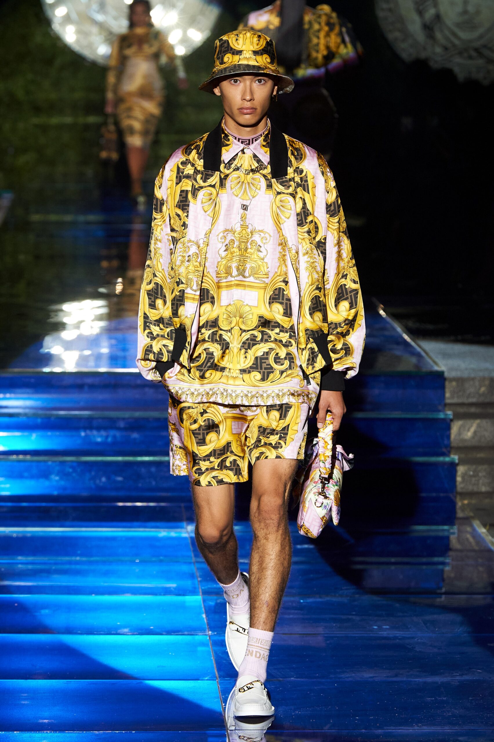 Fendi F/W 22 Look 15