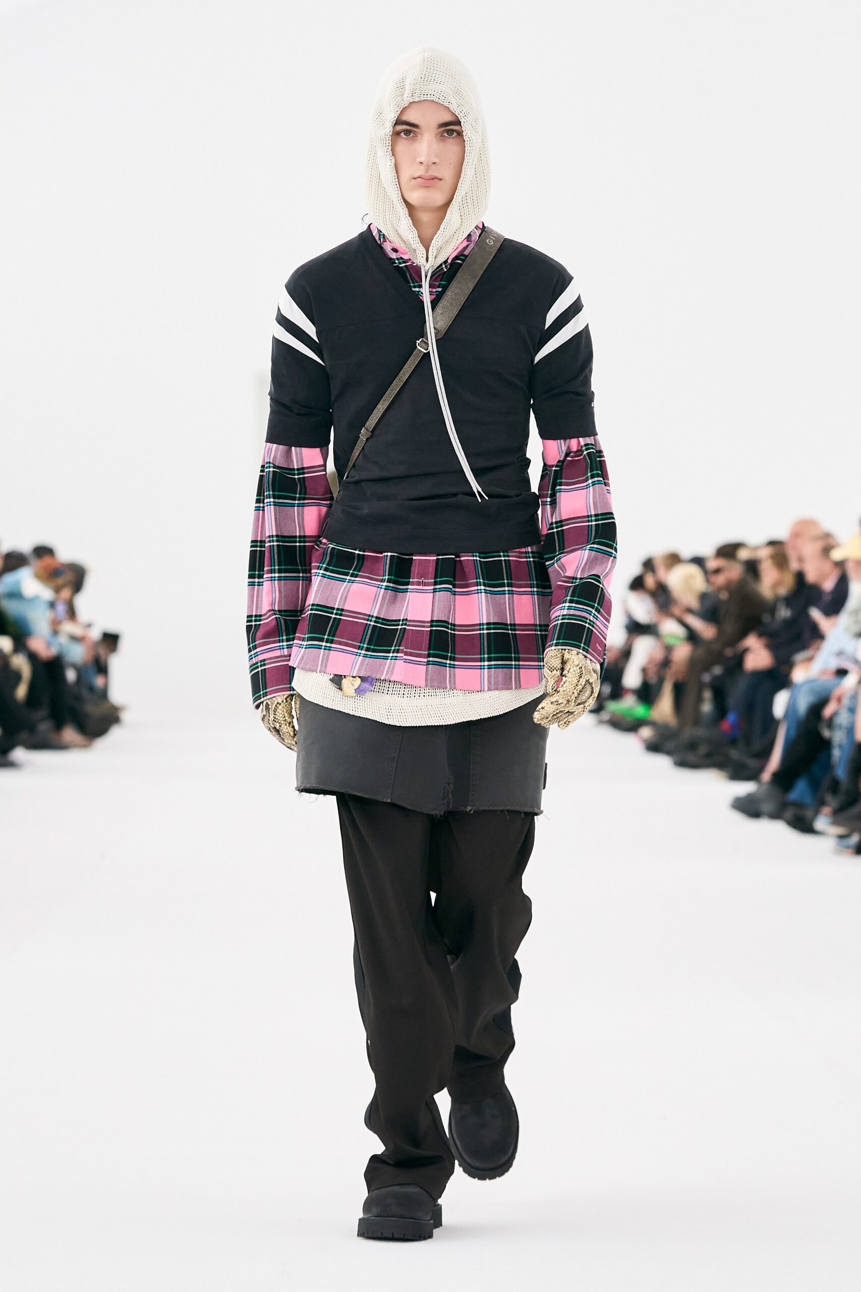 Givenchy F/W 23 Menswear Look 15