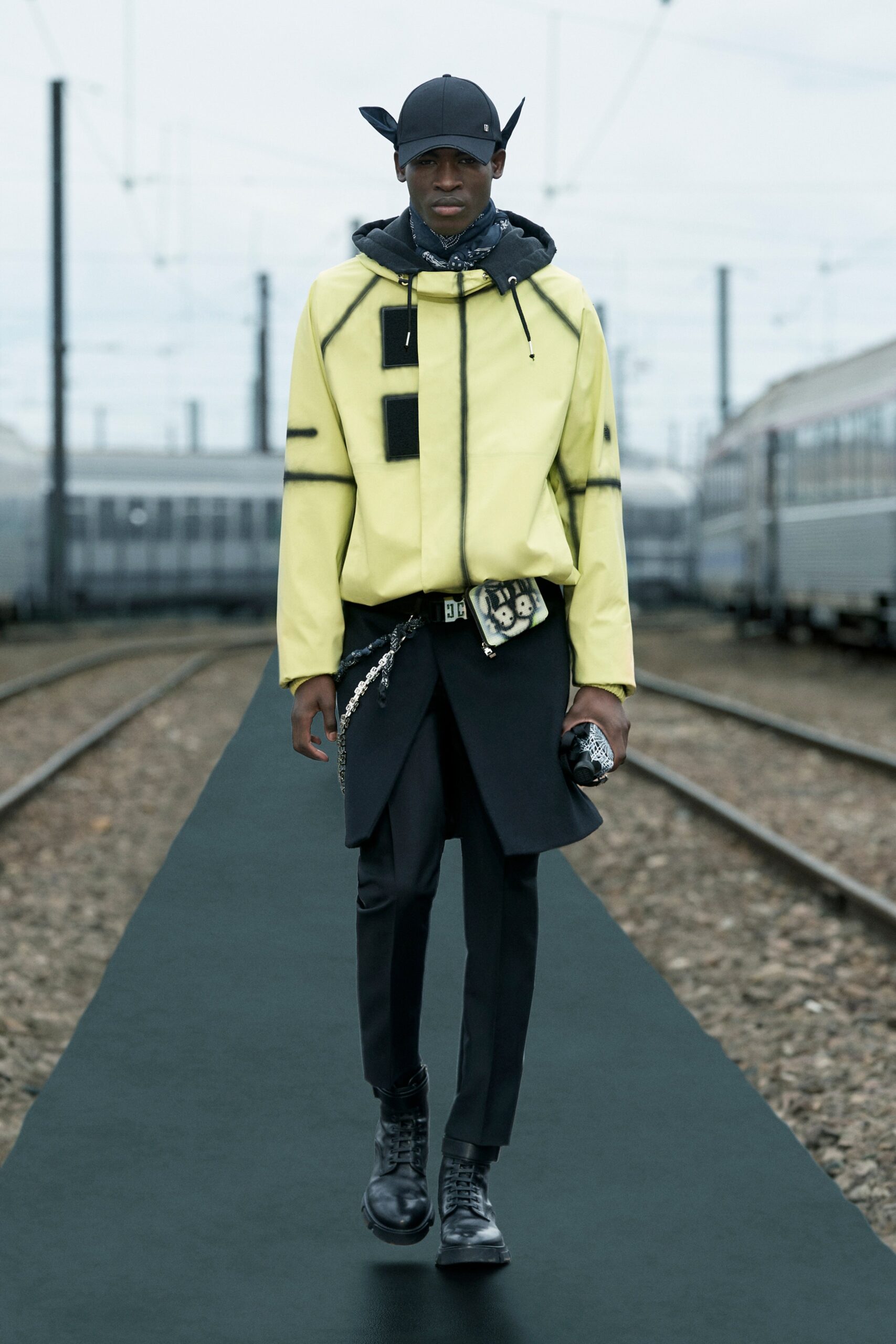 Givenchy Resort 22 Look 16