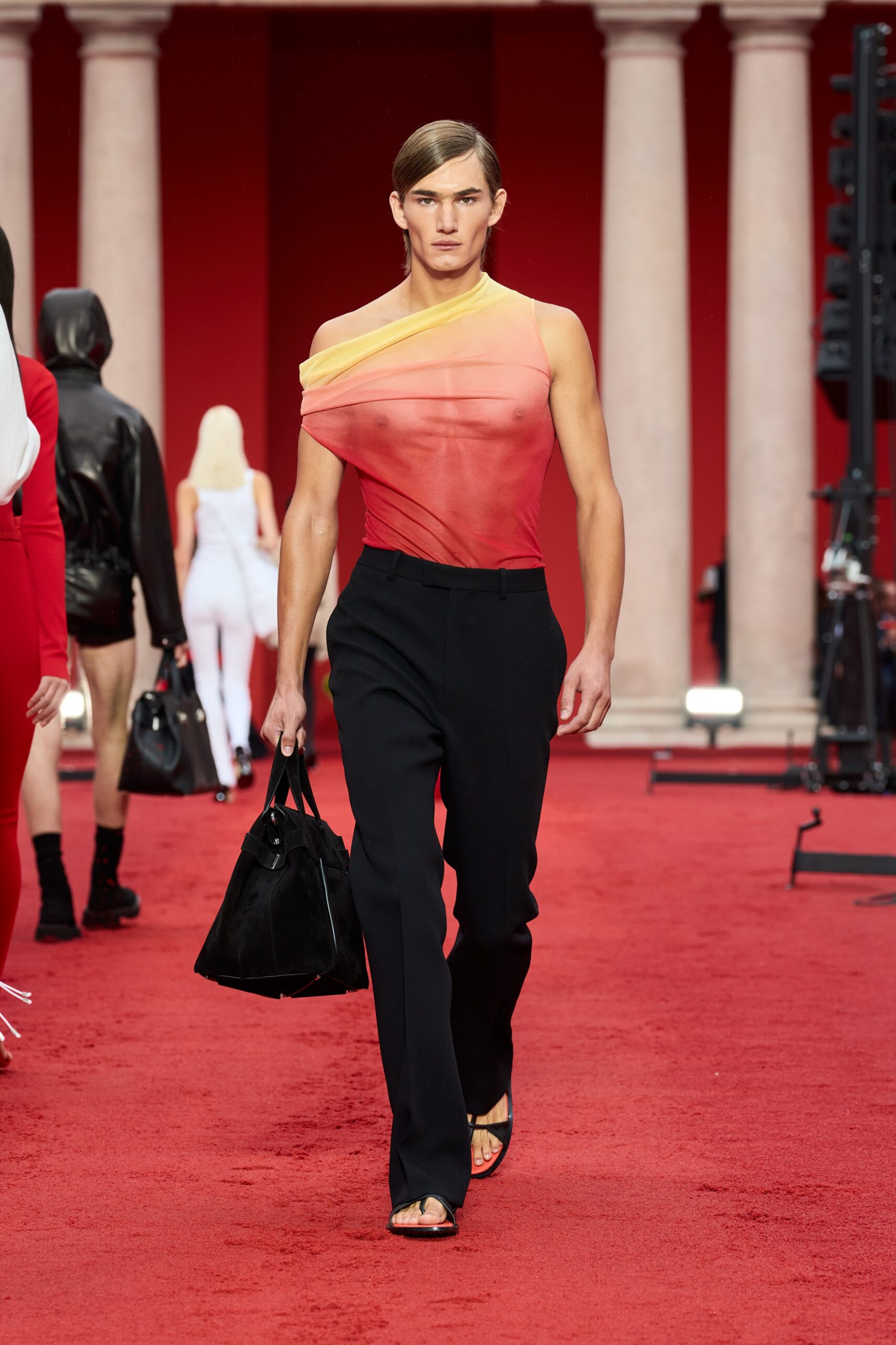 Ferragamo S/S 23 Look 16